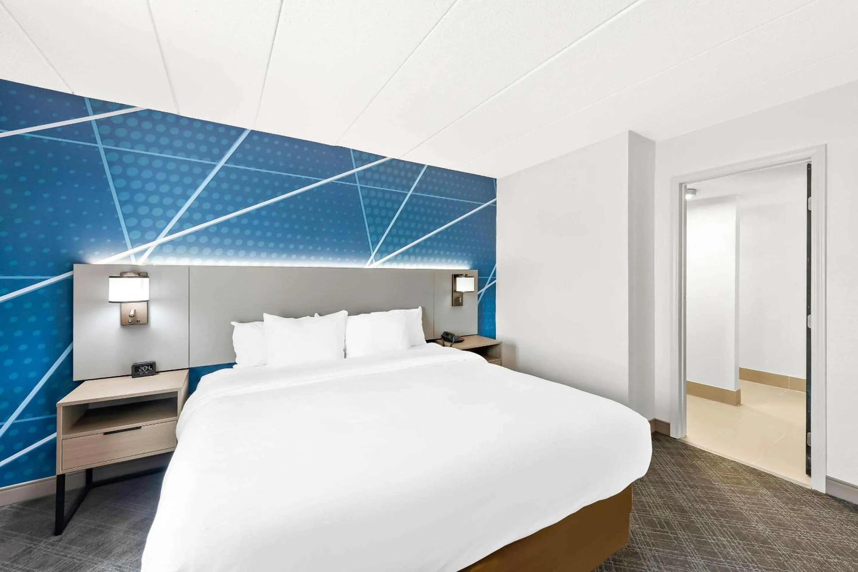 Bedroom, Bed in Comfort Suites Columbus