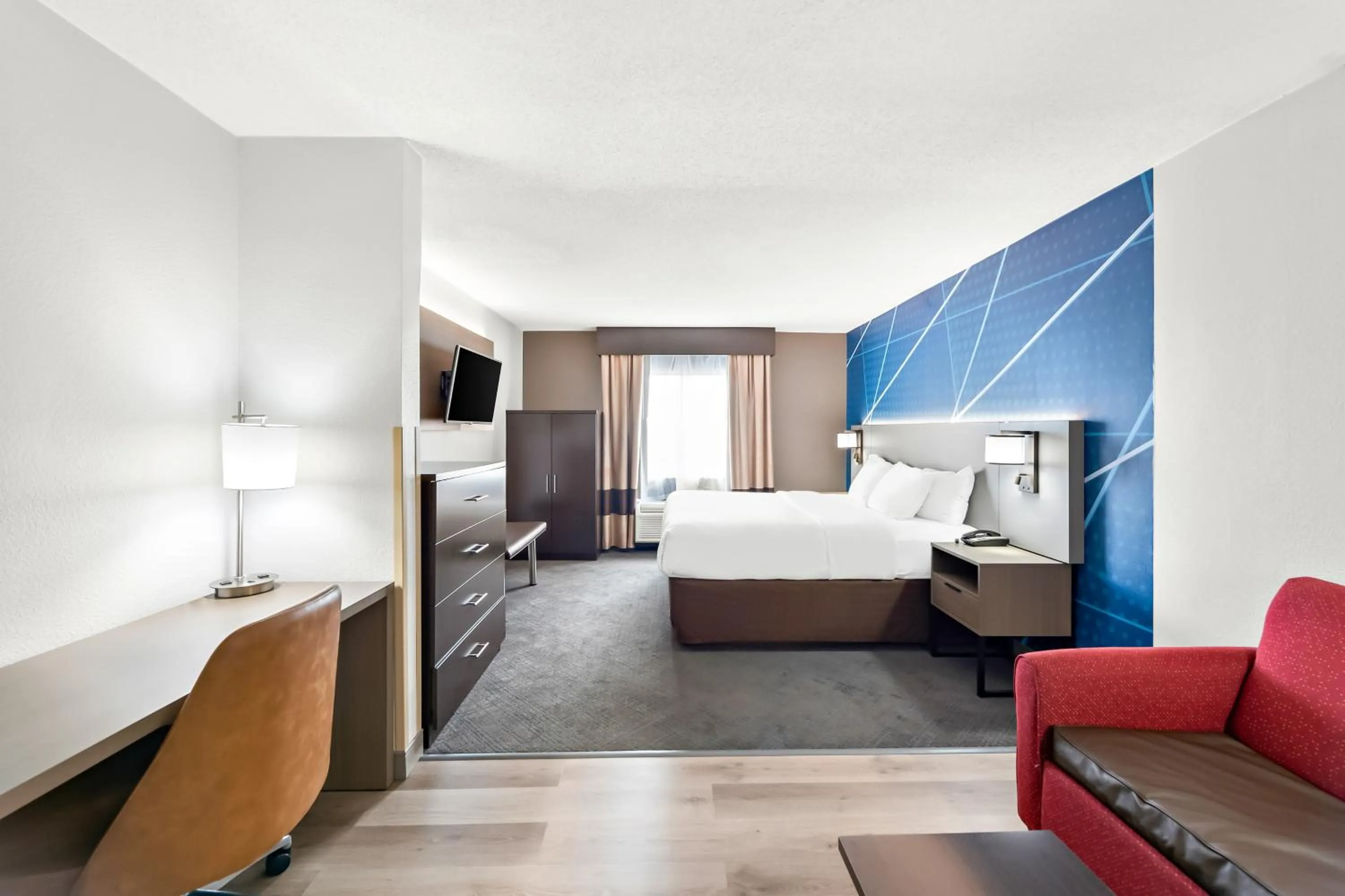 Bed in Comfort Suites Columbus