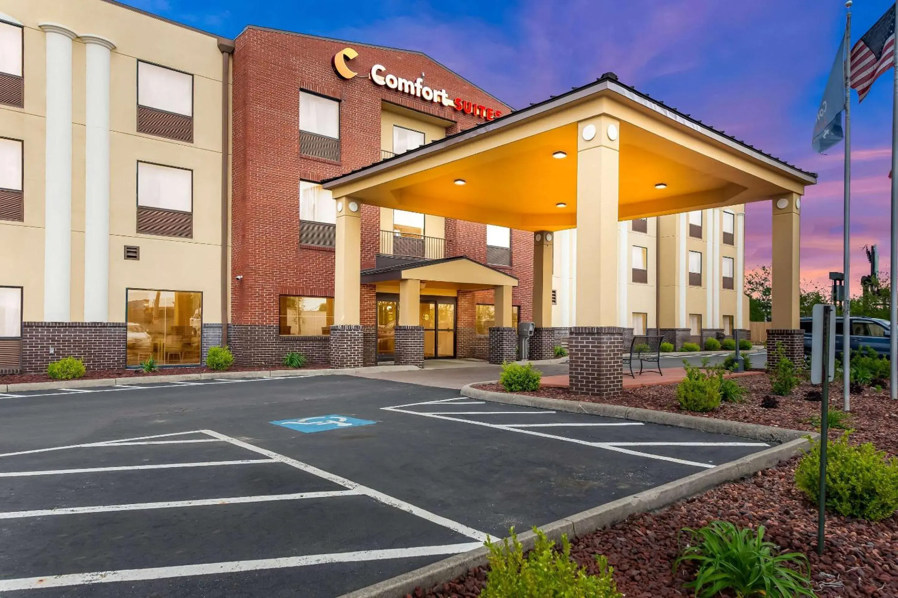 Property building in Comfort Suites Columbus Property building in Comfort Suites Columbus