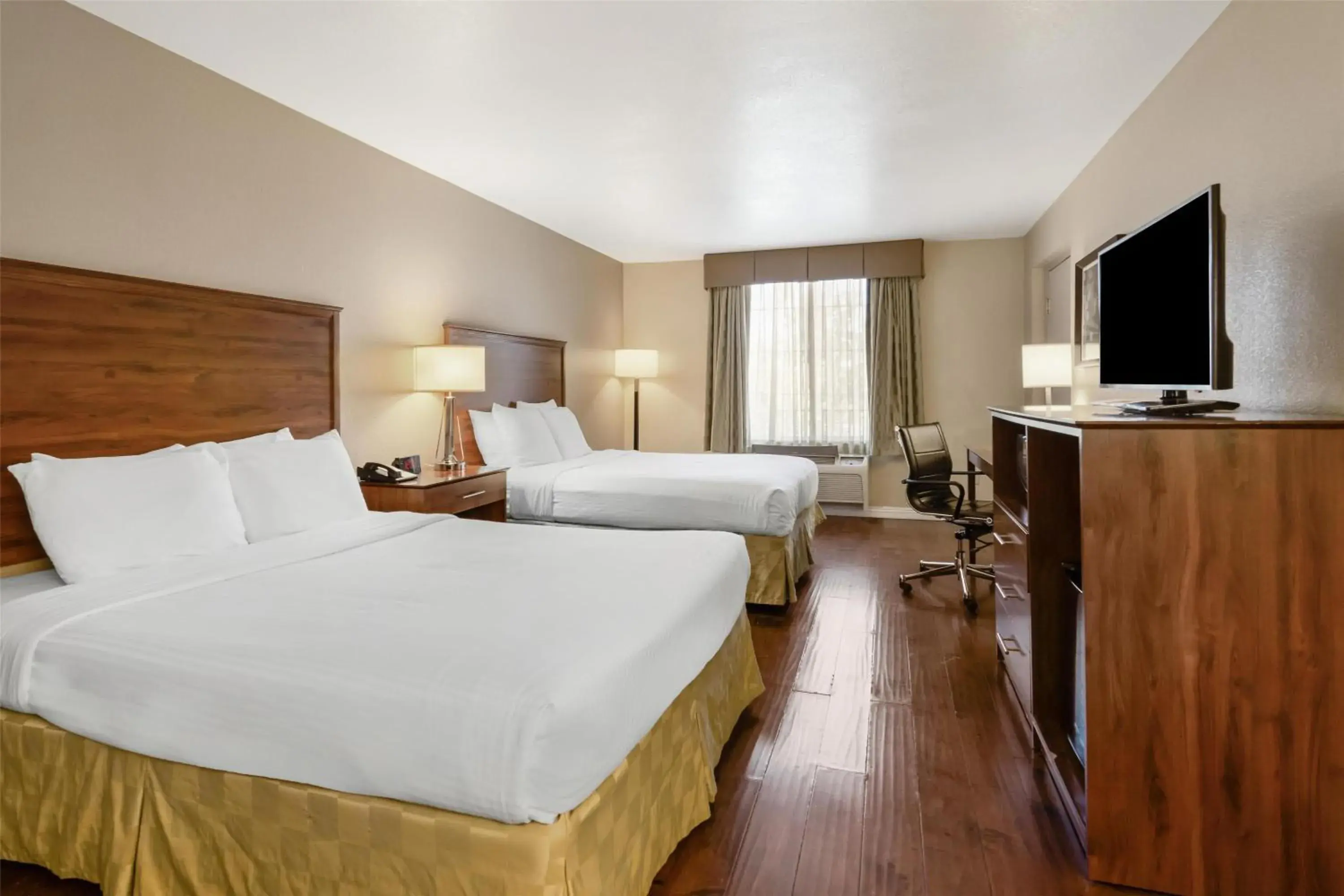 Bedroom, Bed in Best Western Plus John Jay Inn & Suites Bedroom, Bed in Best Western Plus John Jay Inn & Suites