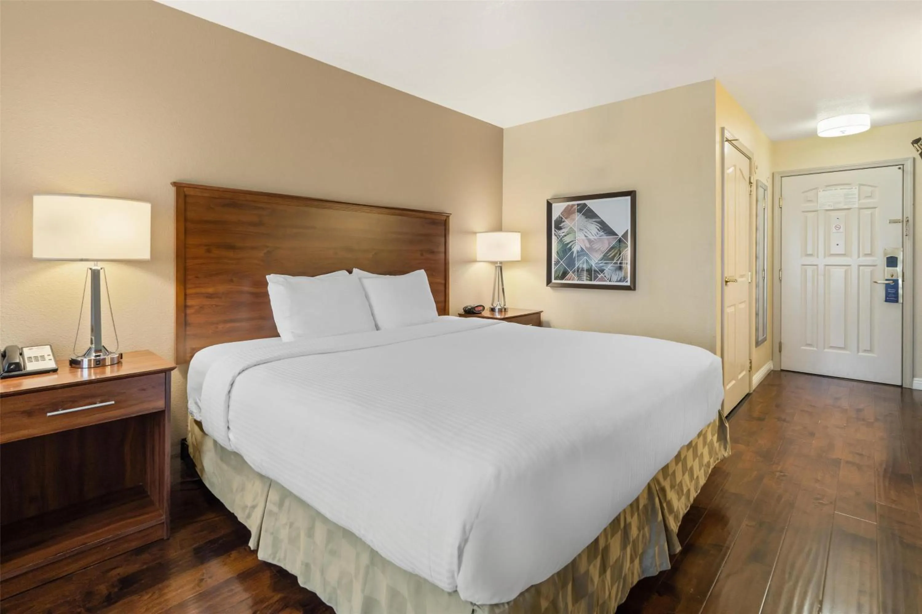 Bedroom, Bed in Best Western Plus John Jay Inn & Suites