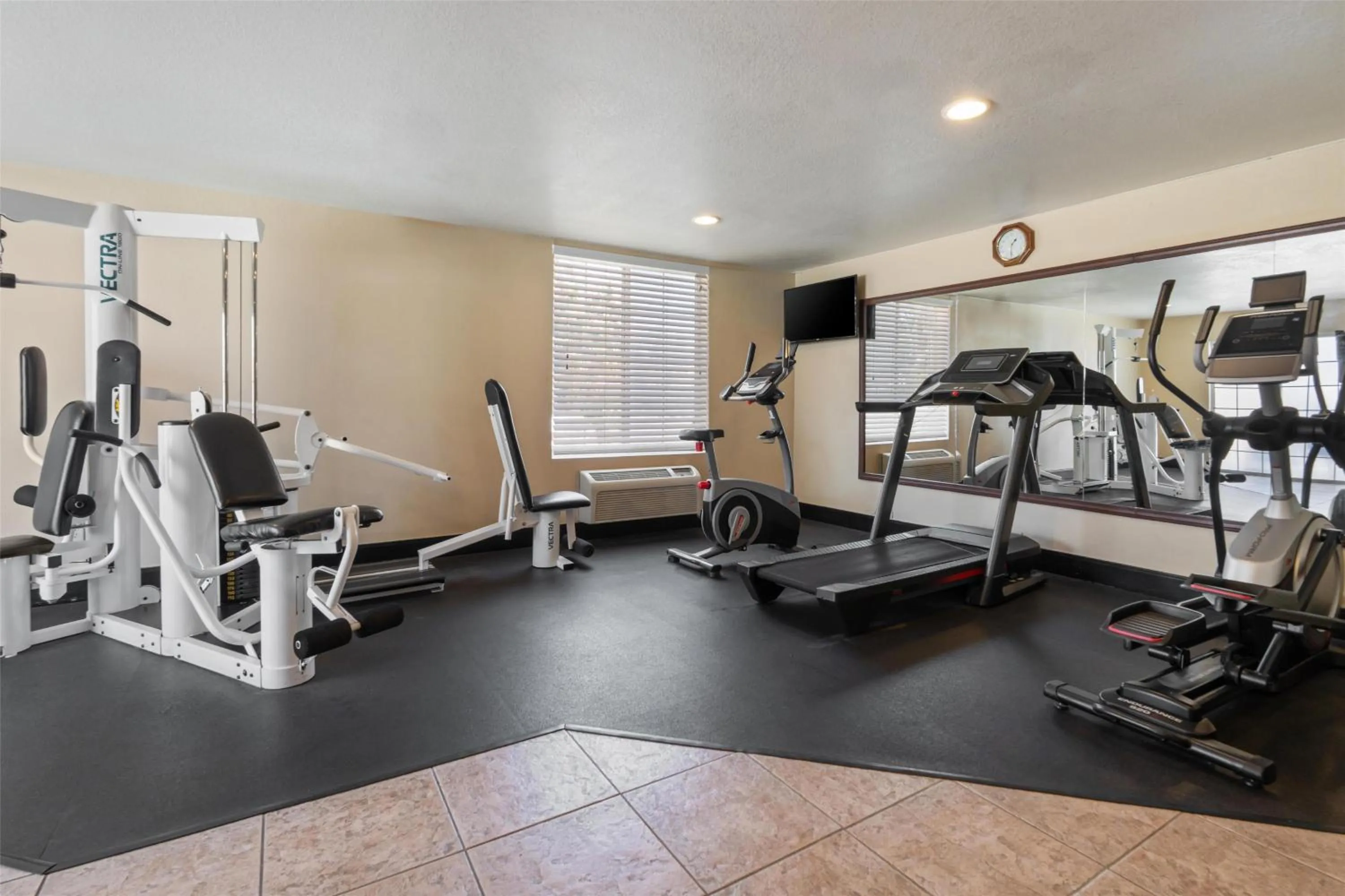 Fitness centre/facilities in Best Western Plus John Jay Inn & Suites