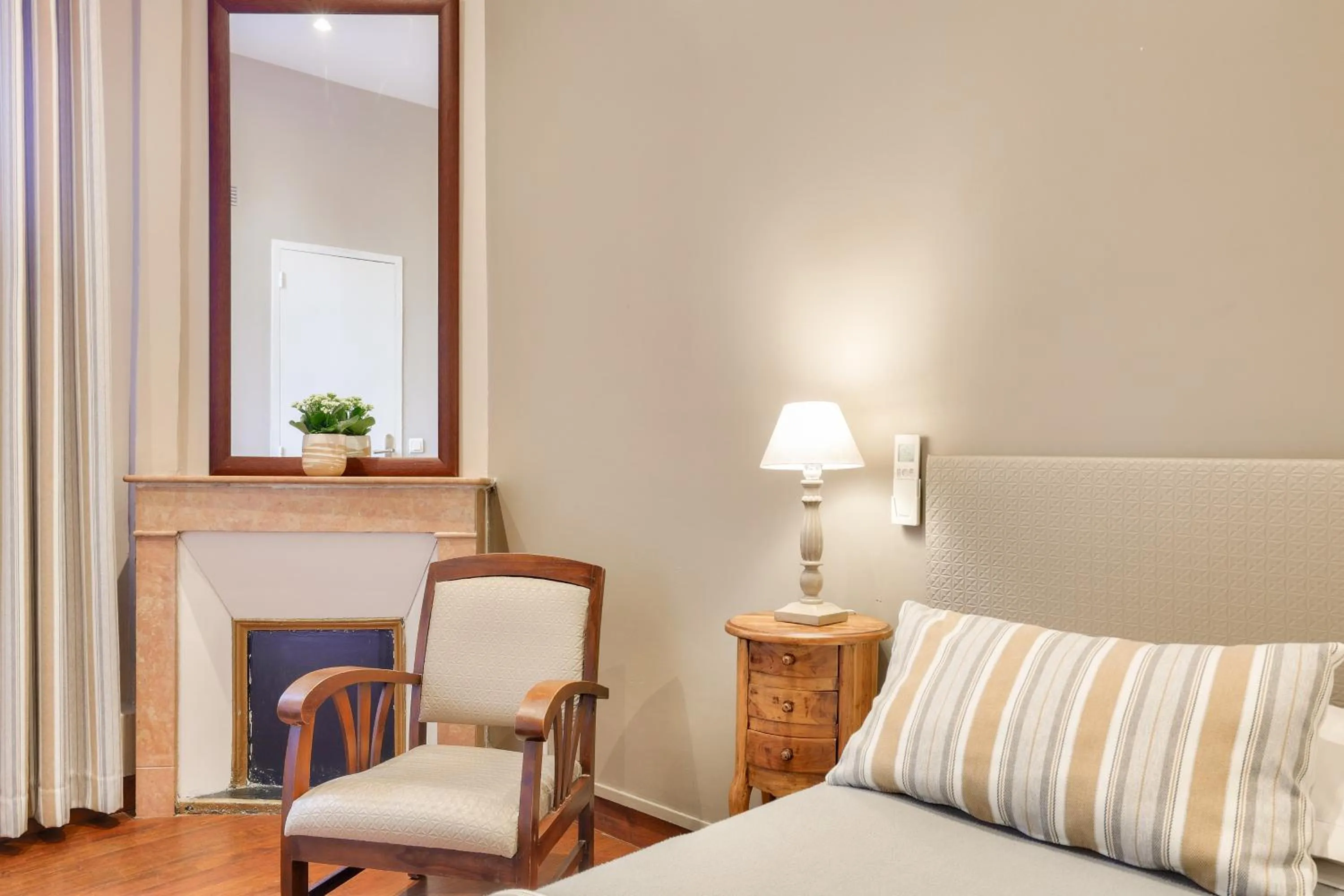 Bedroom, Bed in Hotel Lepante