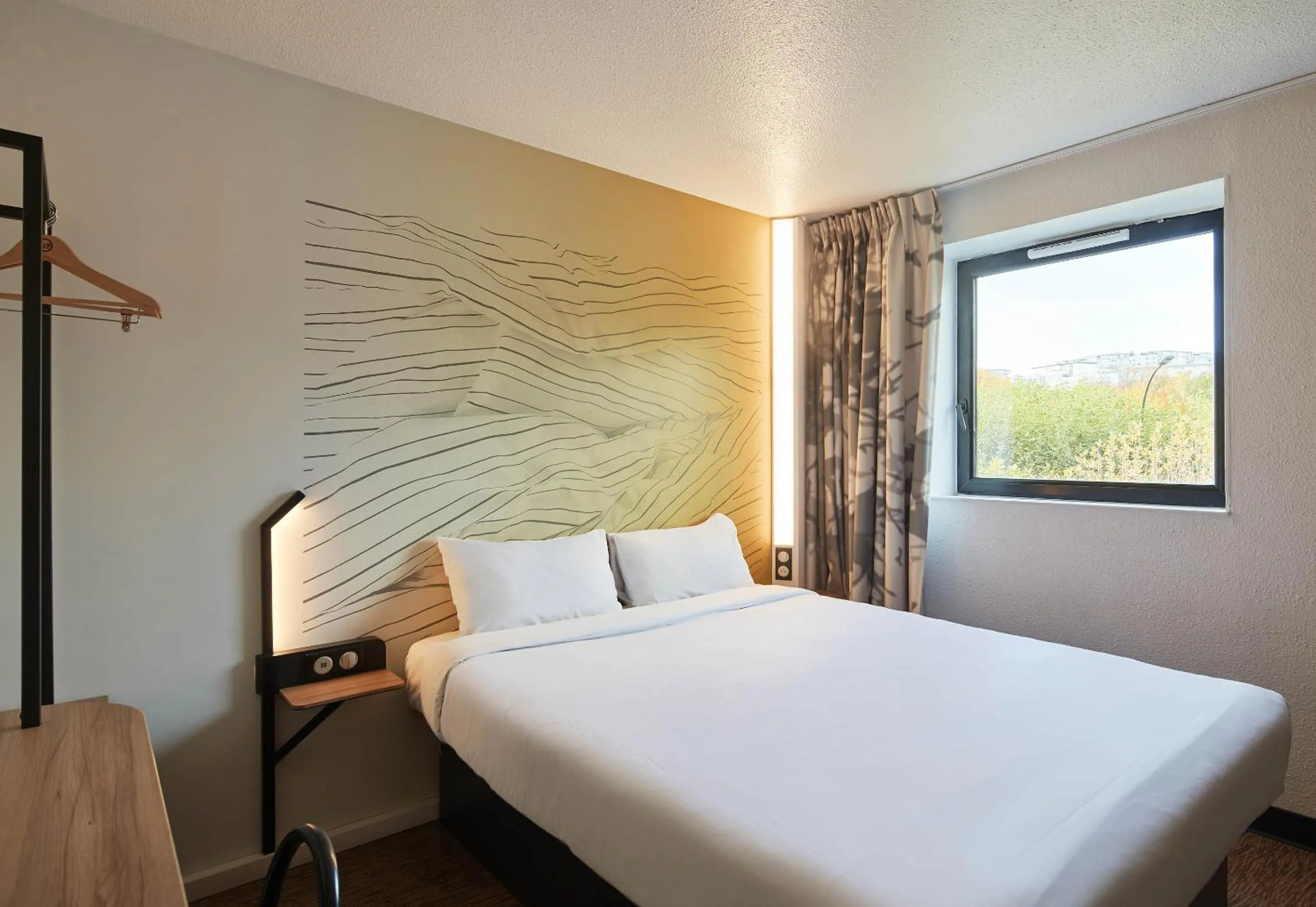 Bedroom, Bed in B&B HOTEL Paris Rosny-sous-Bois