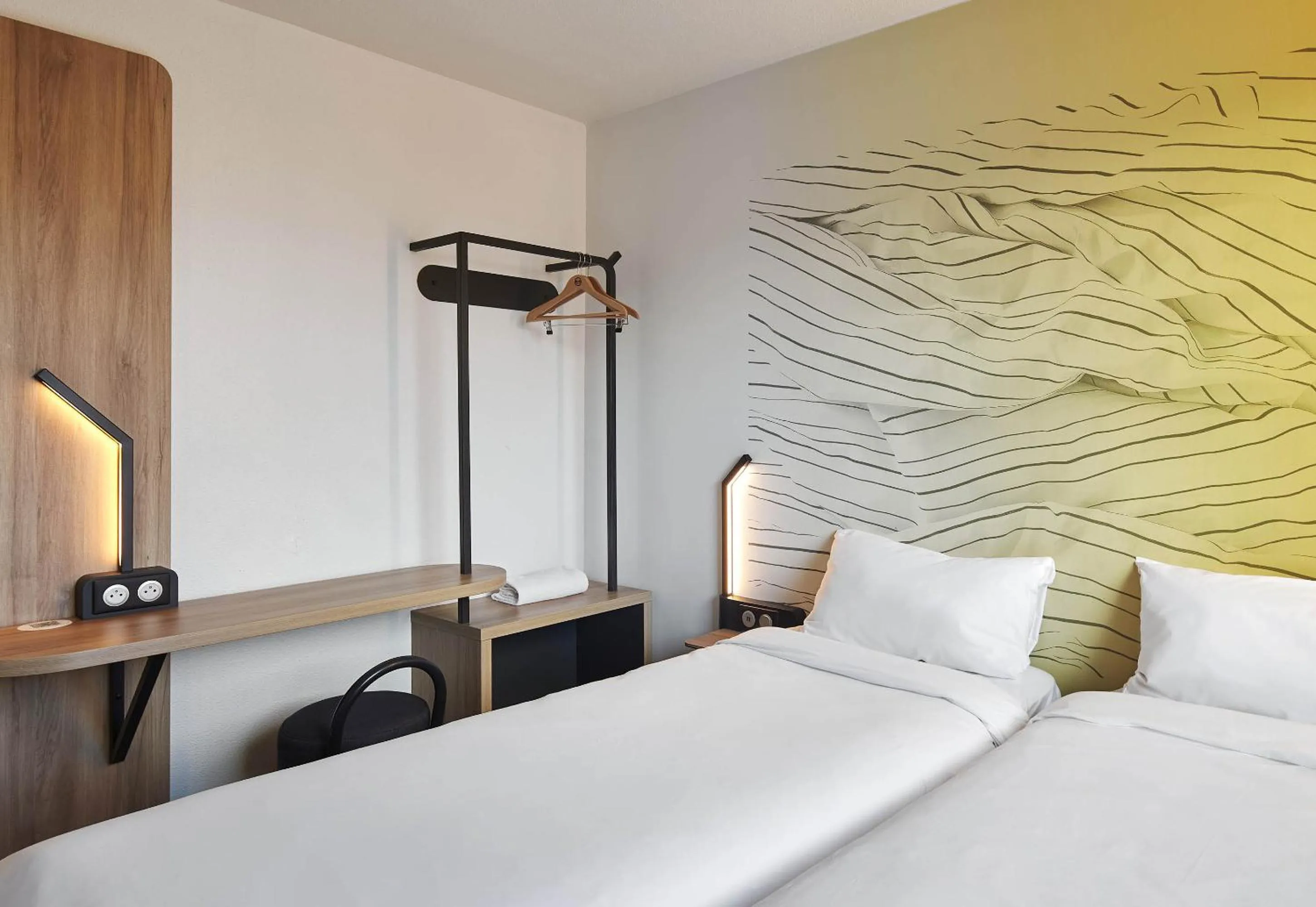 Bedroom, Bed in B&B HOTEL Paris Rosny-sous-Bois