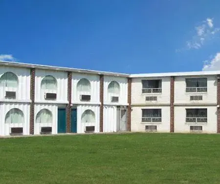 Property building in Harbor Inn Property building in Harbor Inn