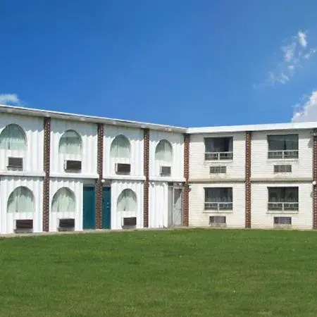 Property building in Harbor Inn Property building in Harbor Inn