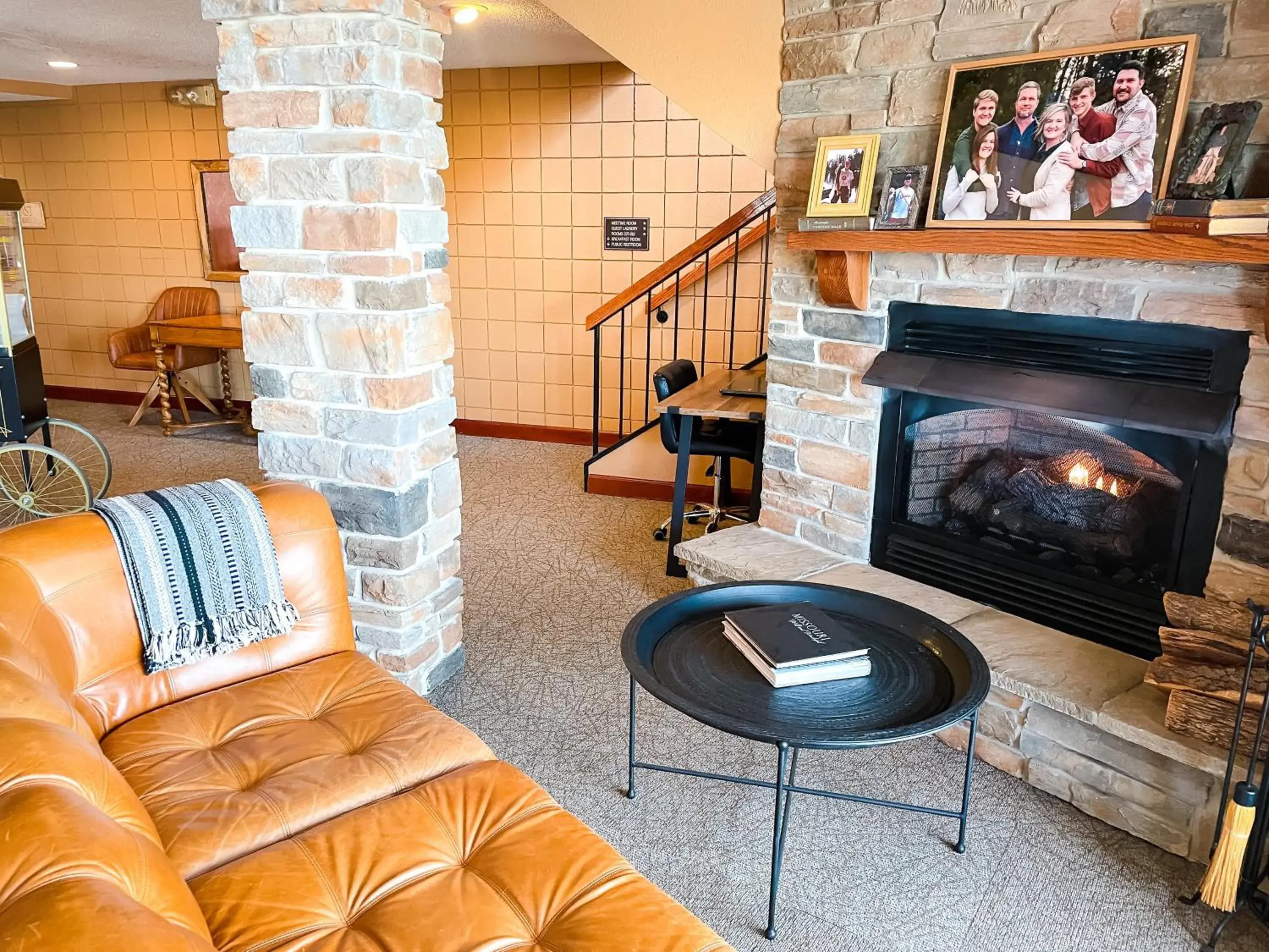 Lobby or reception in PINEMARK Inn Suites Events Lobby or reception in PINEMARK Inn Suites Events