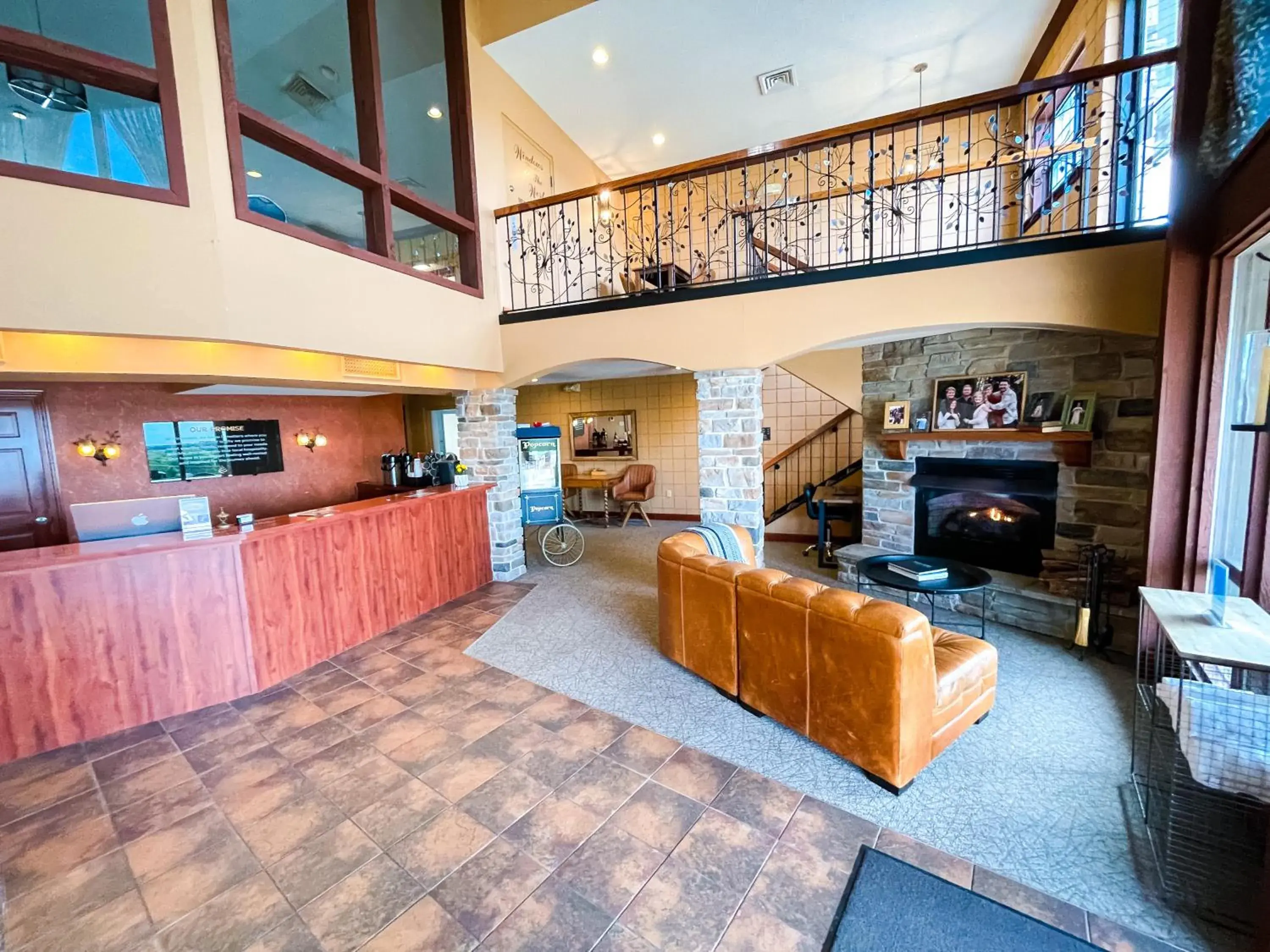 Lobby or reception in PINEMARK Inn Suites Events Lobby or reception in PINEMARK Inn Suites Events