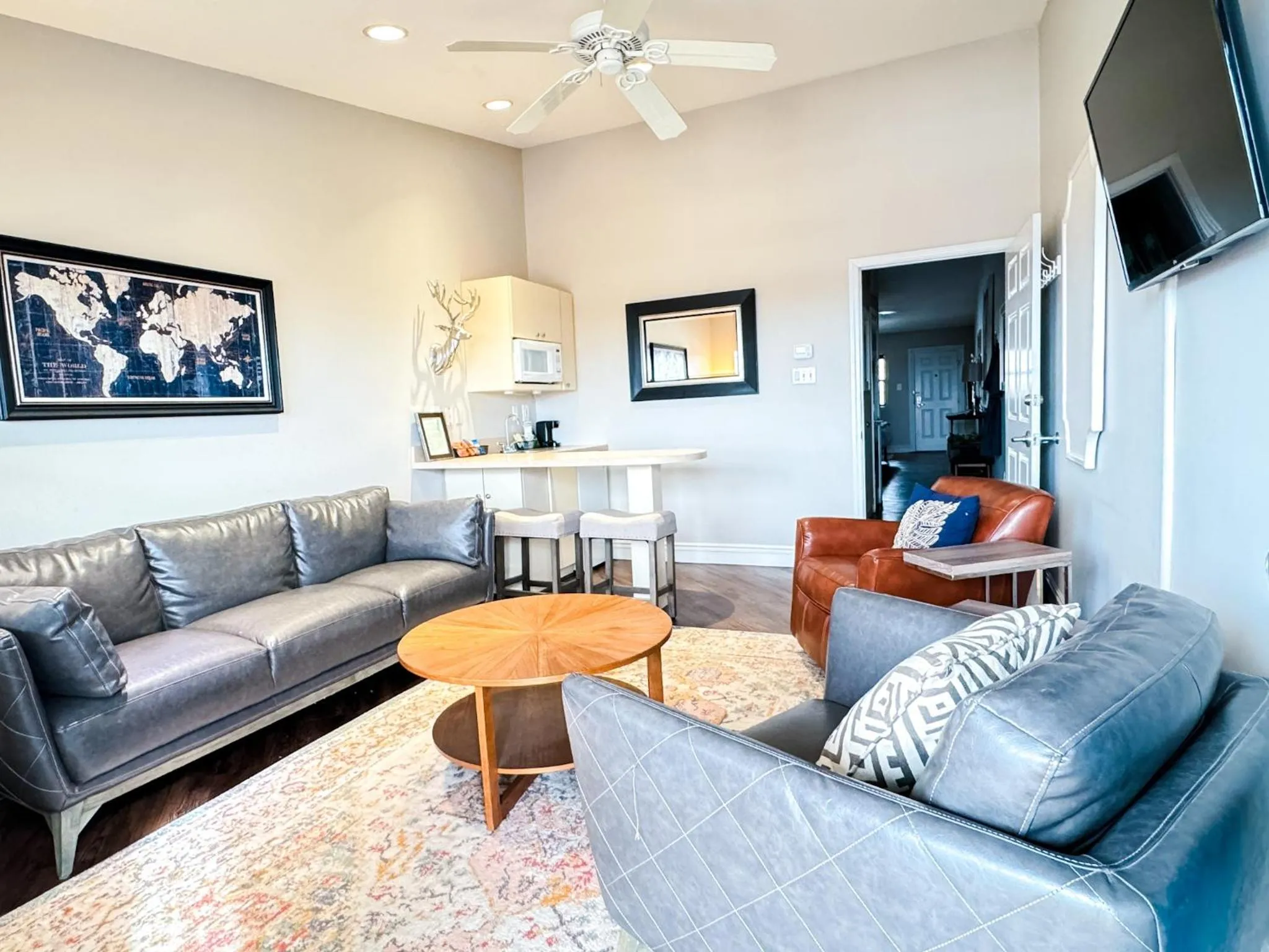 Living room in PINEMARK Inn Suites Events