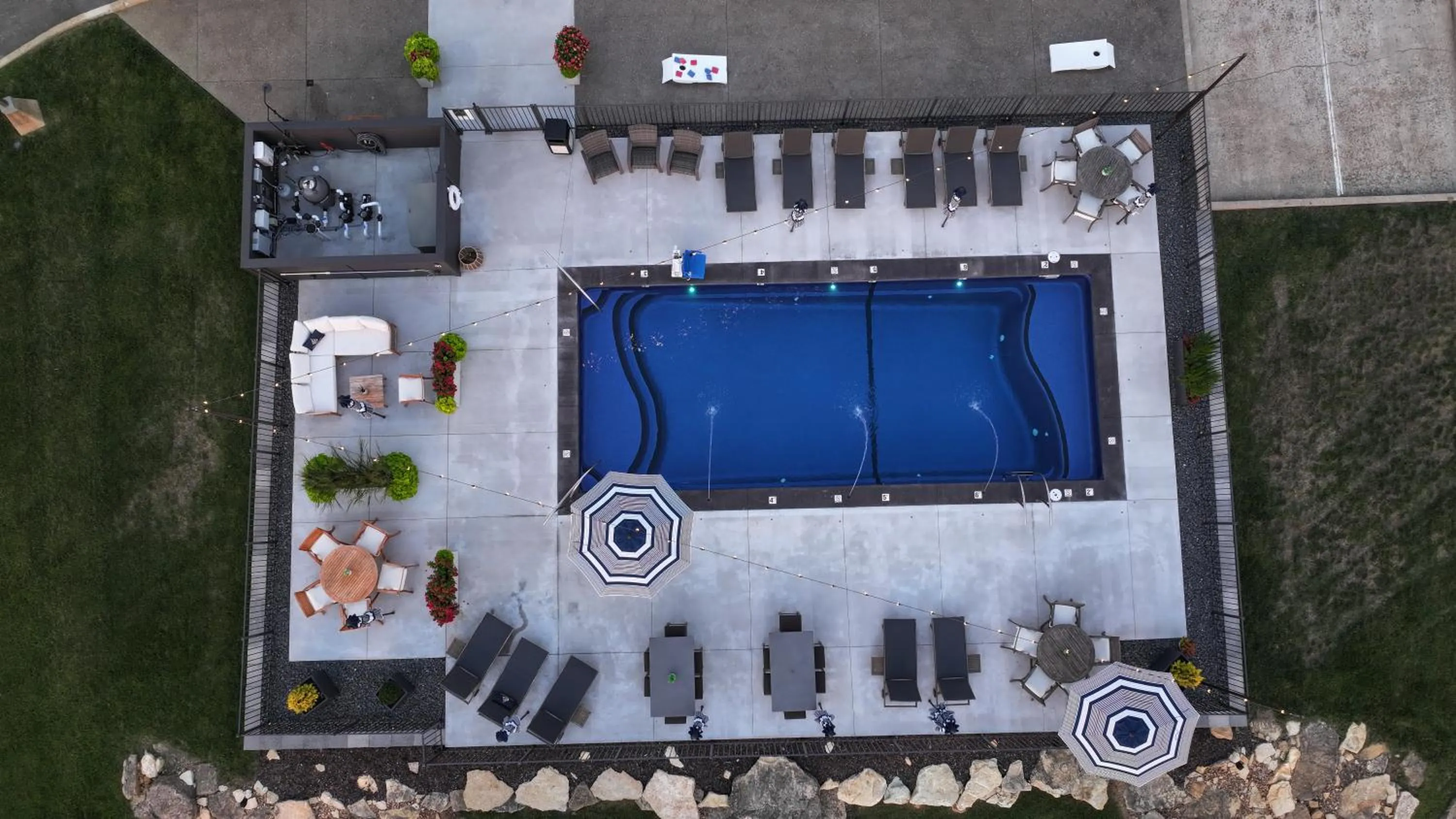 Swimming pool in PINEMARK Inn Suites Events