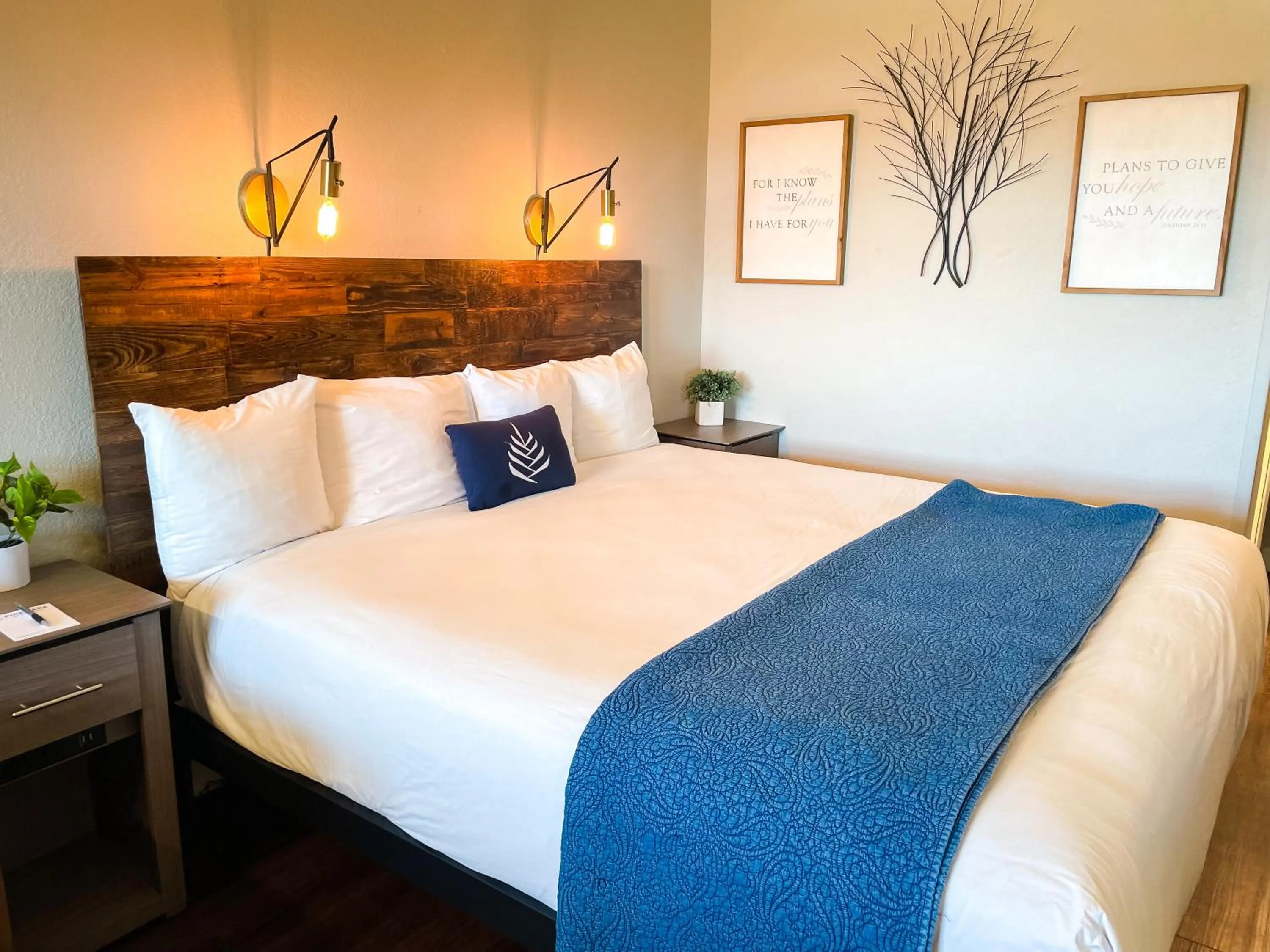 Bed in PINEMARK Inn Suites Events