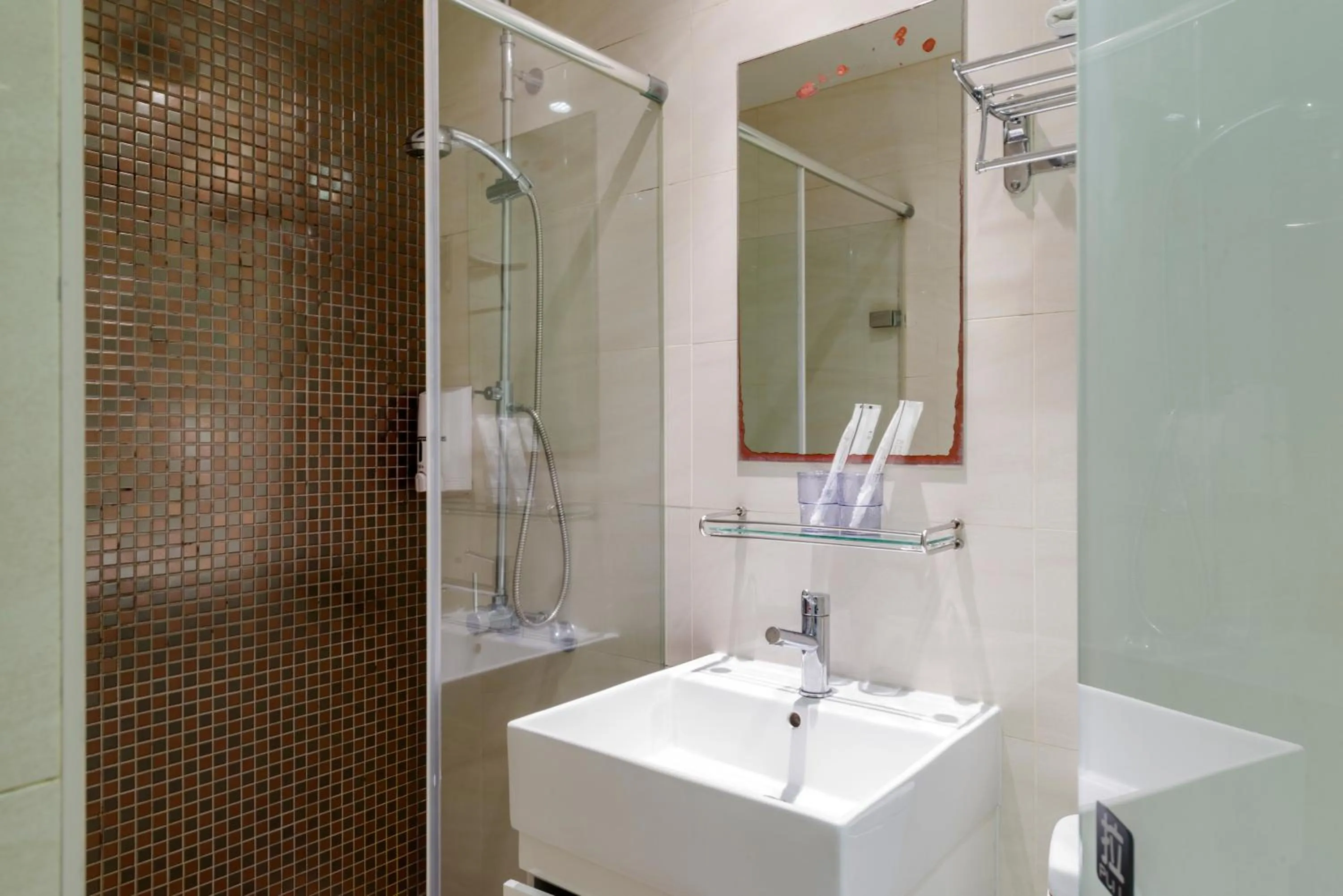 Shower in Shihlin 13House