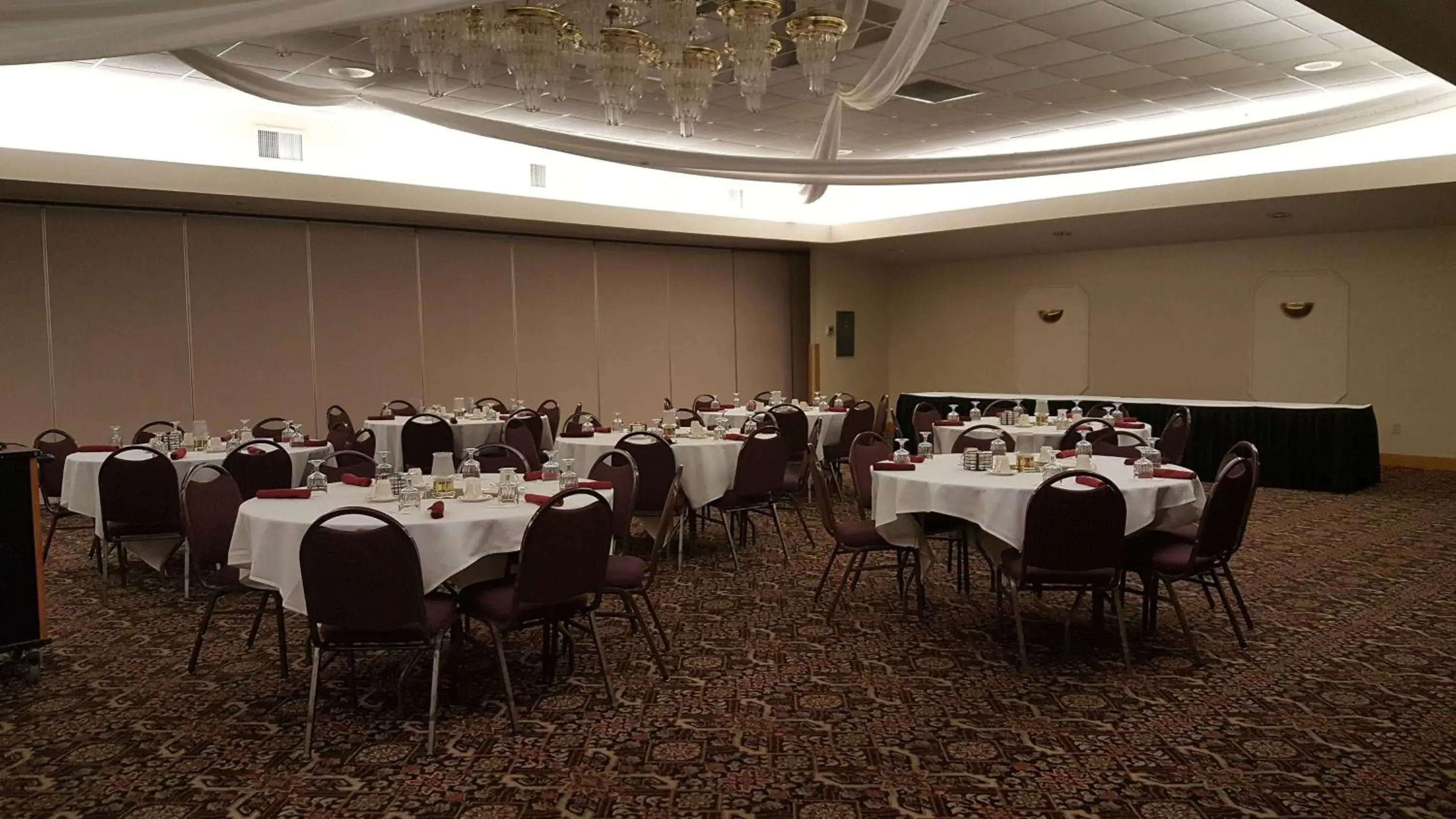 Business facilities, Restaurant/Places to Eat in Americas Best Value Inn Chippewa Falls