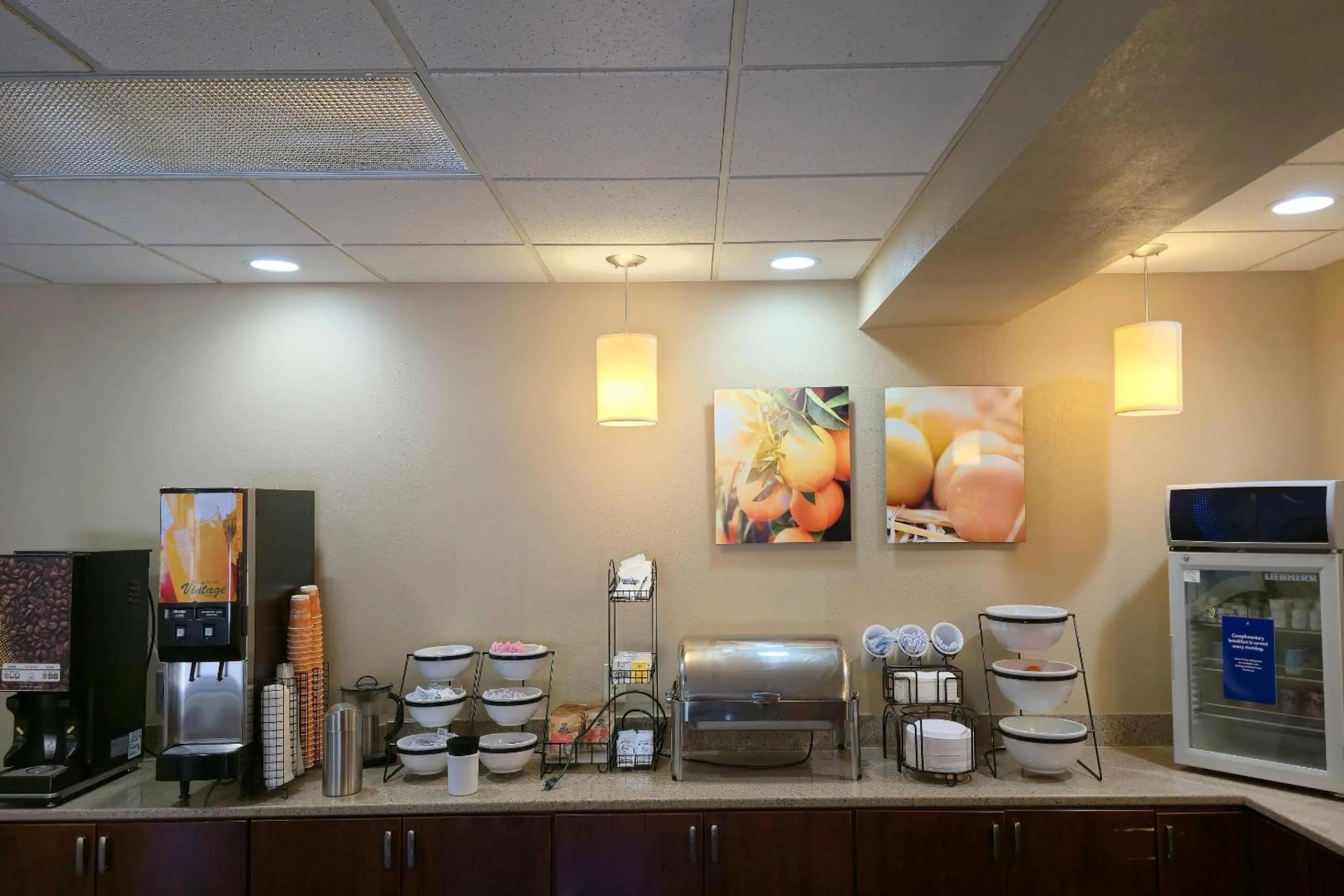 Breakfast in Comfort Inn & Suites Grafton-Cedarburg