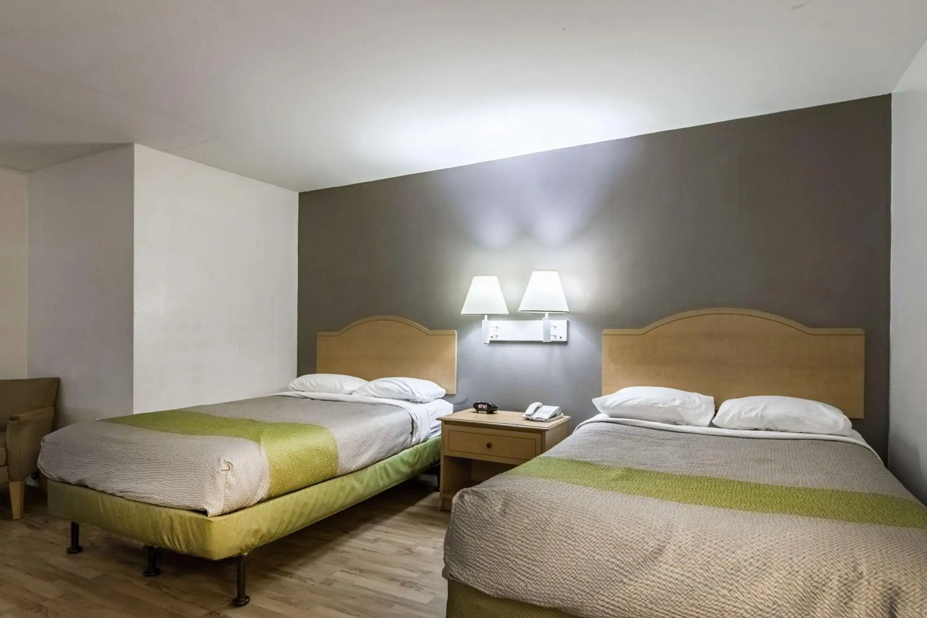 Photo of the whole room, Bed in Studio 6-Lafayette, LA - Broussard Photo of the whole room, Bed in Studio 6-Lafayette, LA - Broussard