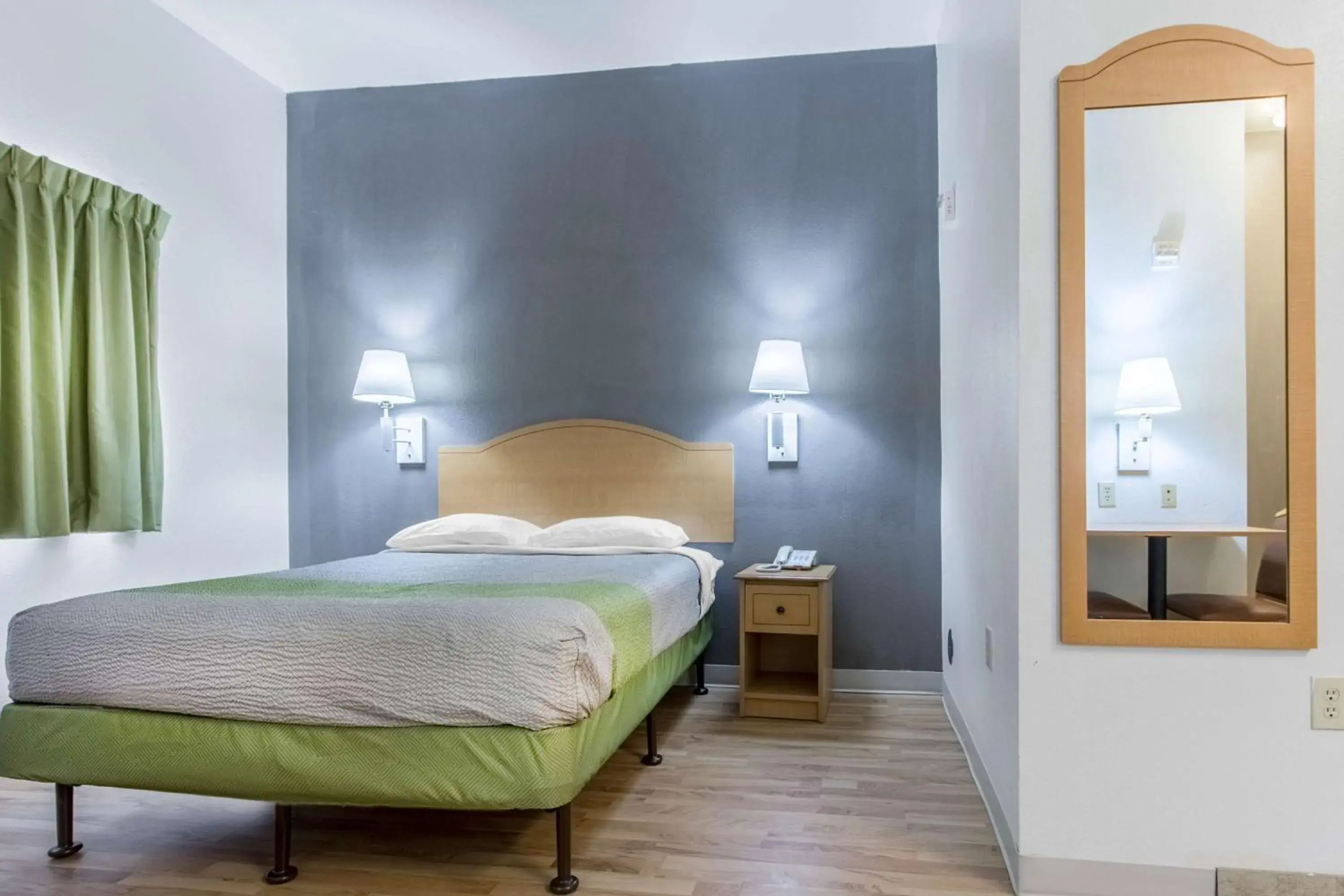 Photo of the whole room, Bed in Studio 6-Lafayette, LA - Broussard Photo of the whole room, Bed in Studio 6-Lafayette, LA - Broussard