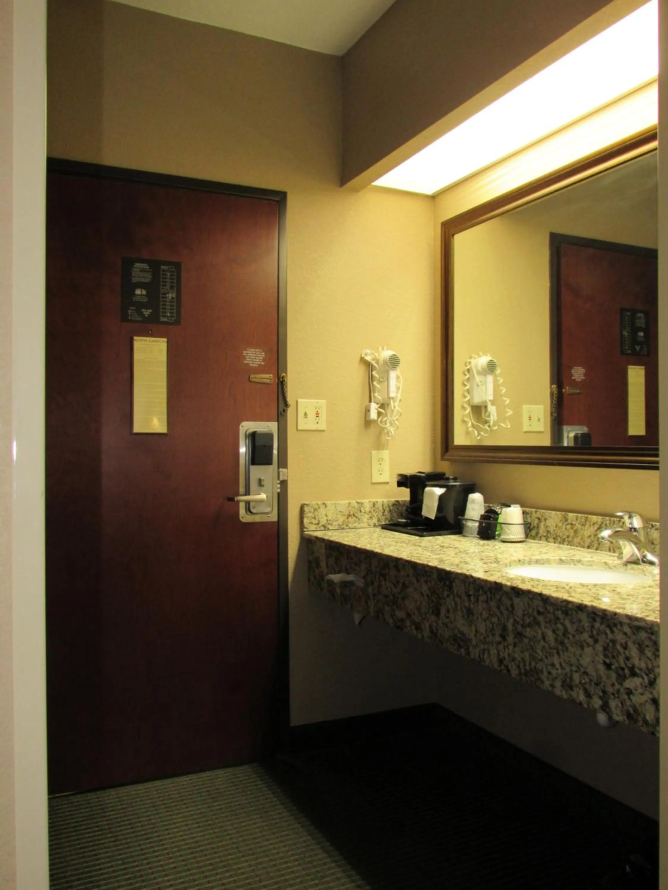 Property building in Bay Mountain Inn Cherokee Smoky Mountains