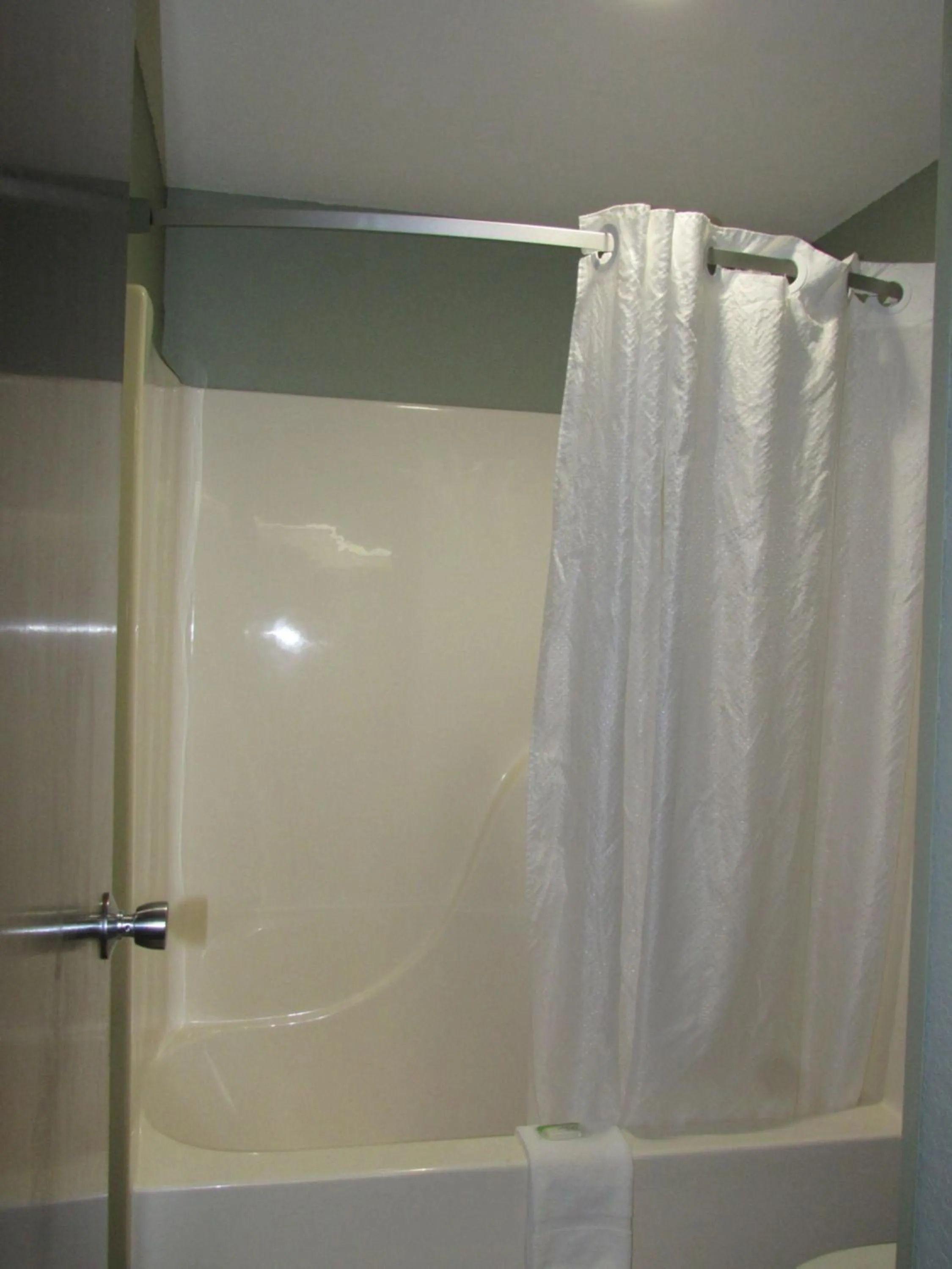 Shower in Bay Mountain Inn Cherokee Smoky Mountains