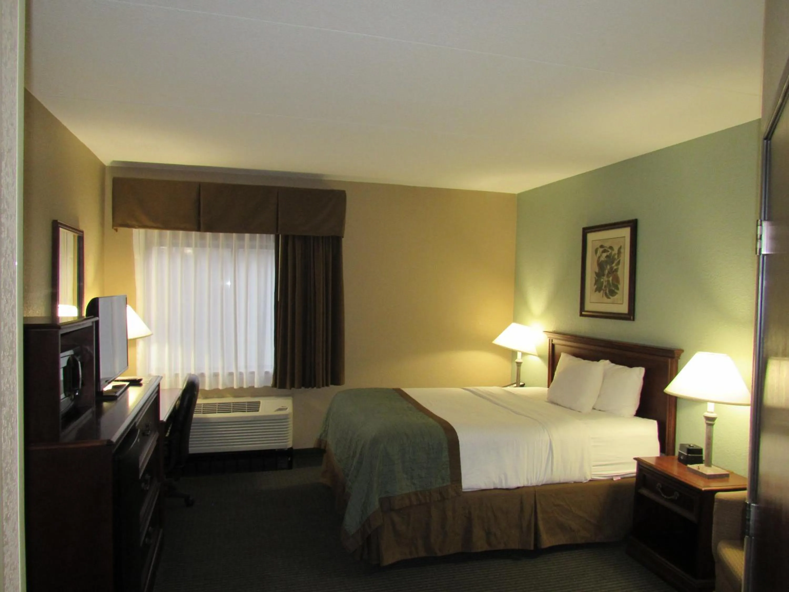 Bedroom, Bed in Bay Mountain Inn Cherokee Smoky Mountains