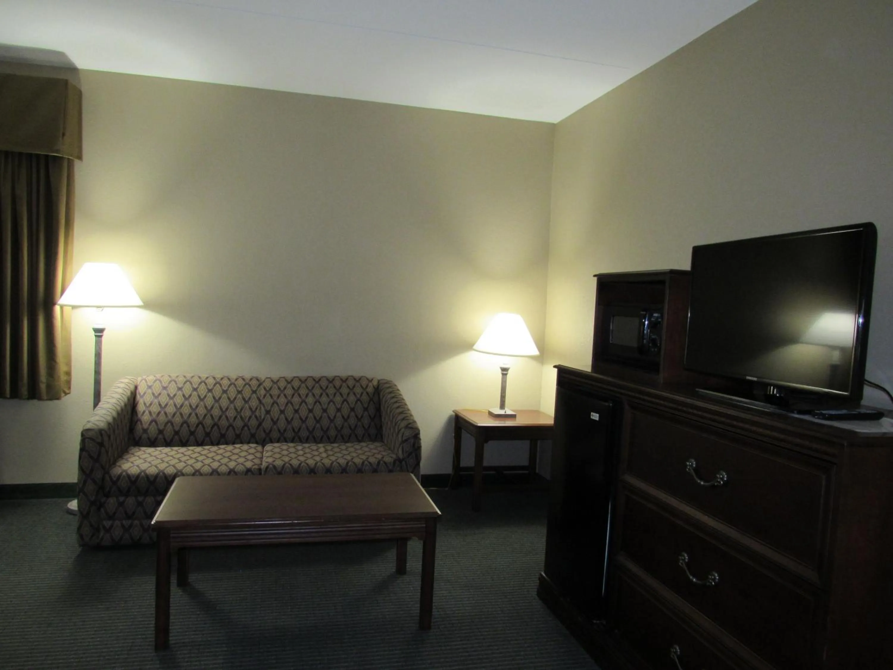 Seating area in Bay Mountain Inn Cherokee Smoky Mountains