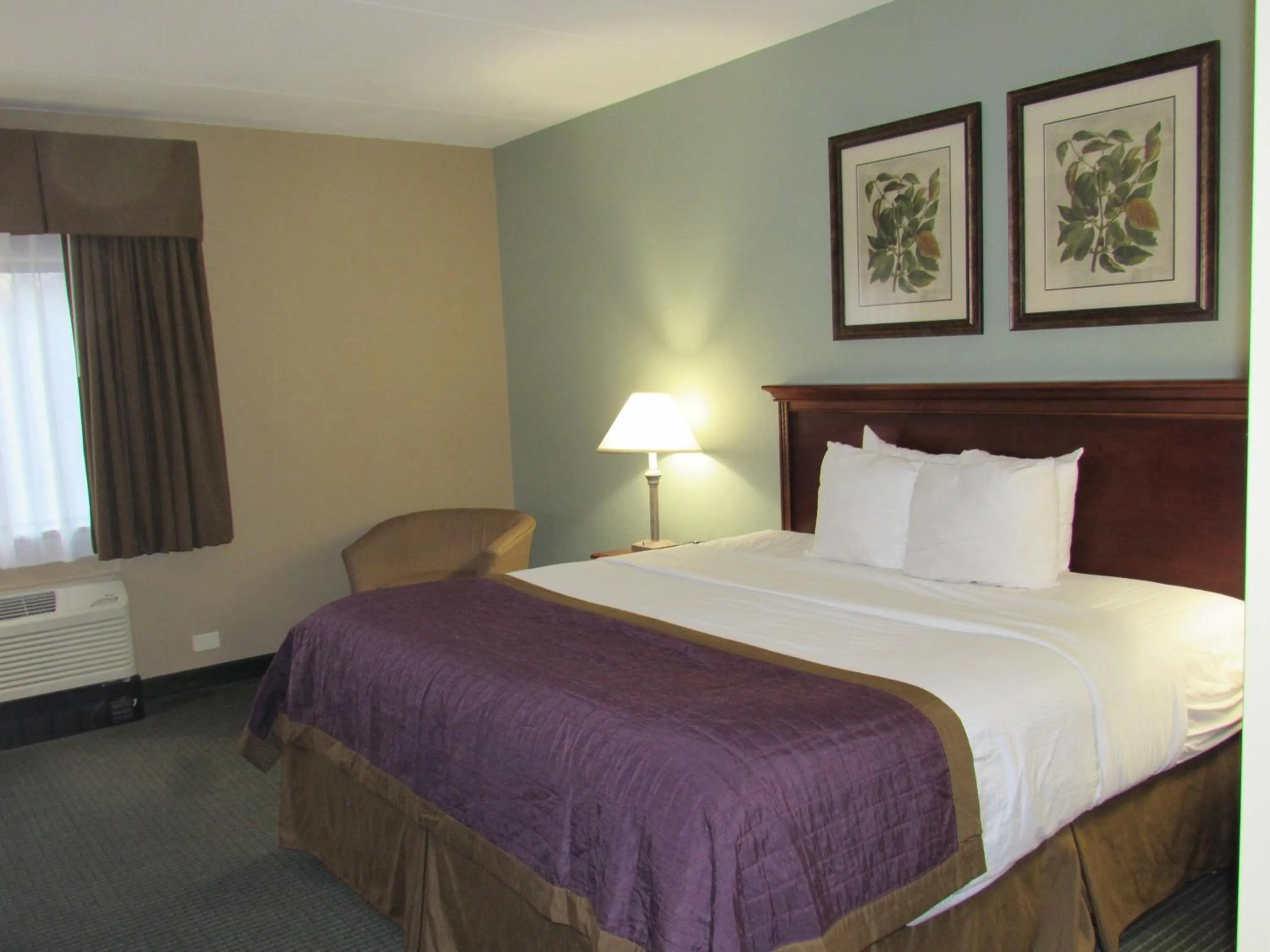 Bedroom, Bed in Bay Mountain Inn Cherokee Smoky Mountains