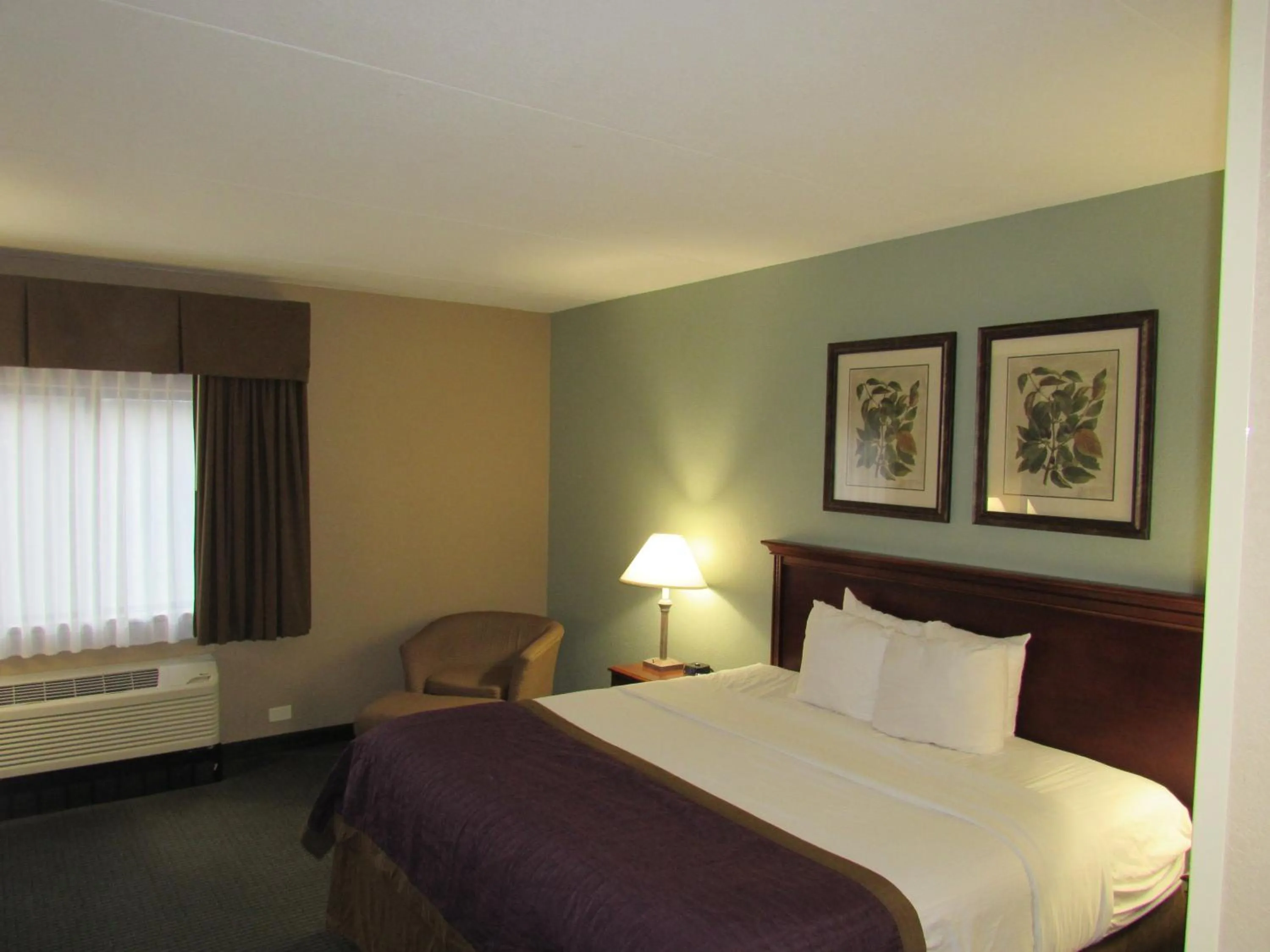 Bedroom, Bed in Bay Mountain Inn Cherokee Smoky Mountains