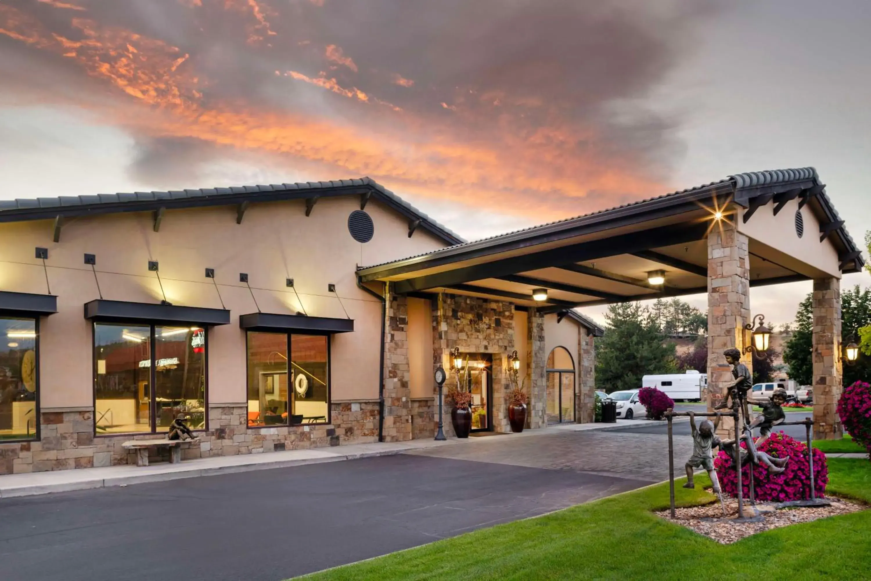 Property building in Best Western Prineville Inn Property building in Best Western Prineville Inn
