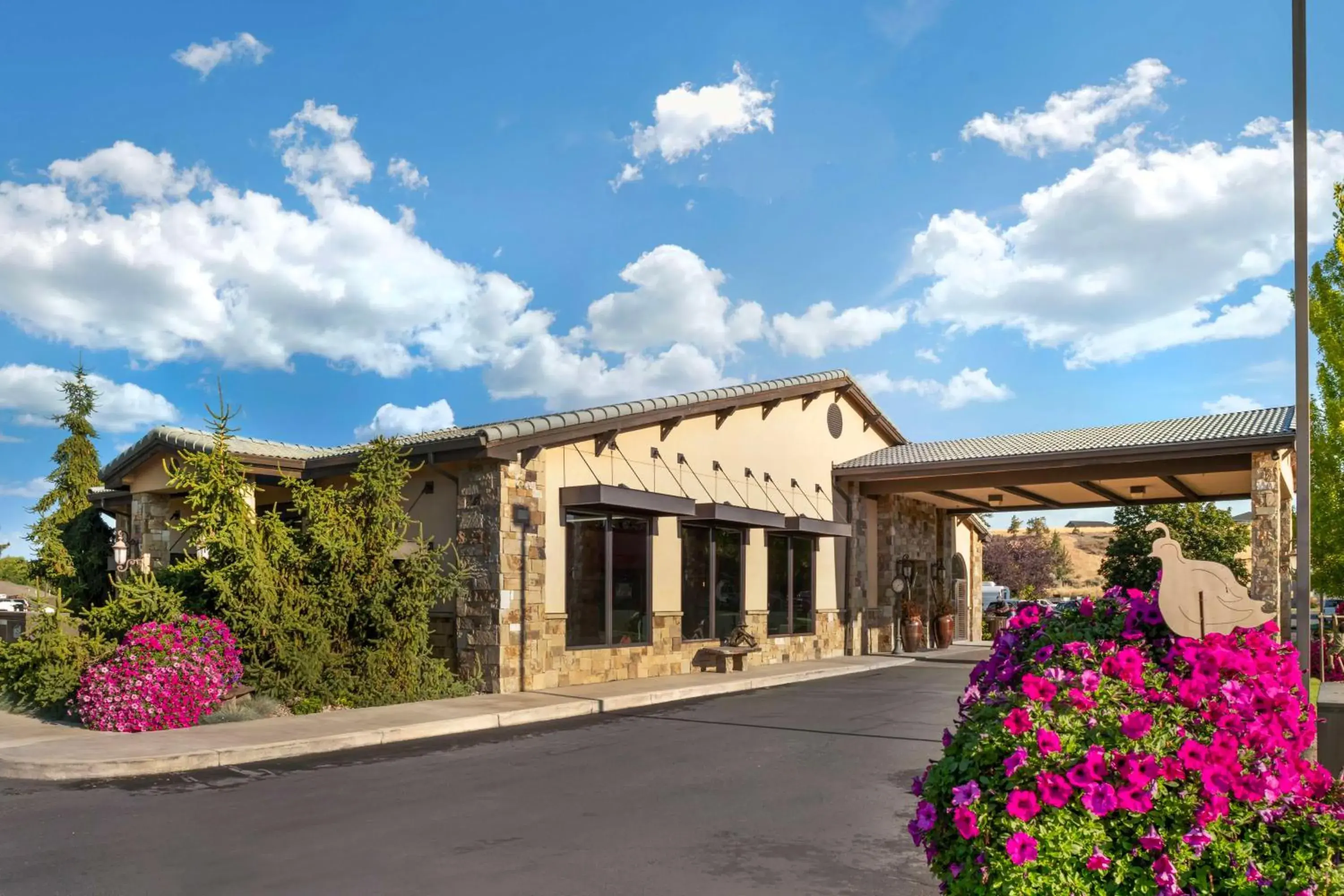 Property building in Best Western Prineville Inn Property building in Best Western Prineville Inn