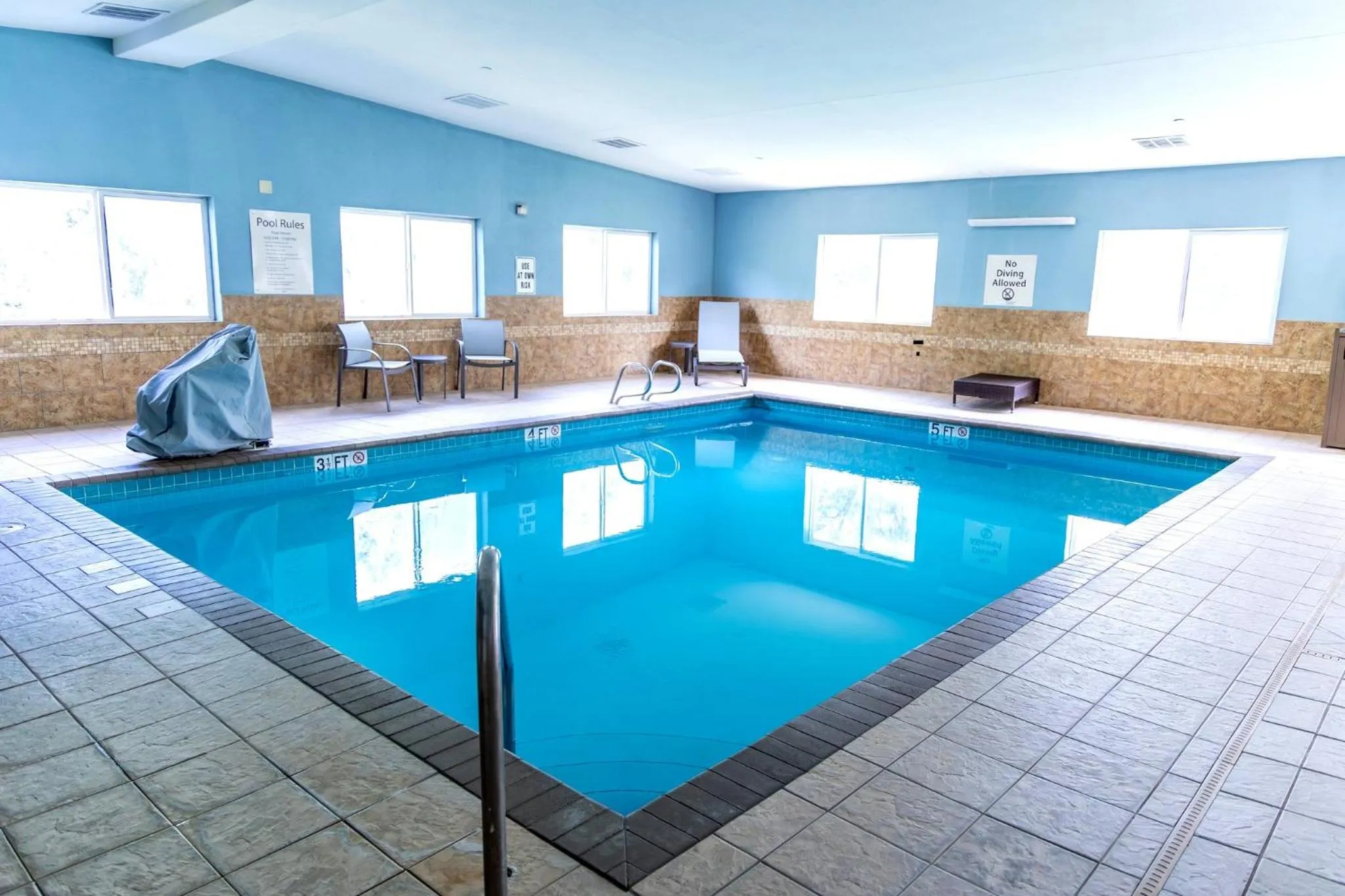 Swimming pool in Holiday Inn Express Hotel & Suites Torrington by IHG
