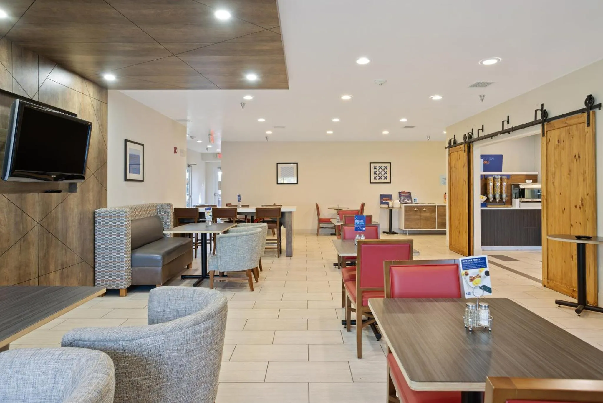 Breakfast in Holiday Inn Express Hotel & Suites Torrington by IHG