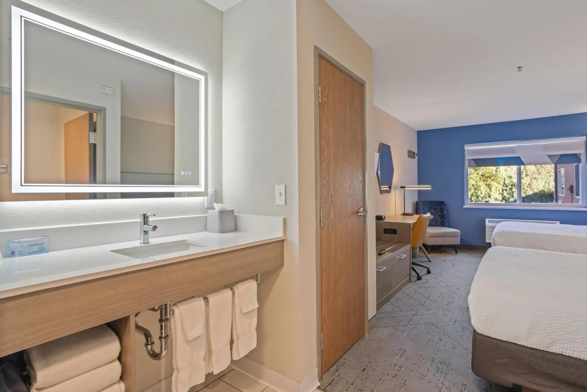 Standard Room with Two Queen Beds in Holiday Inn Express Hotel & Suites Torrington by IHG Standard Room with Two Queen Beds in Holiday Inn Express Hotel & Suites Torrington by IHG