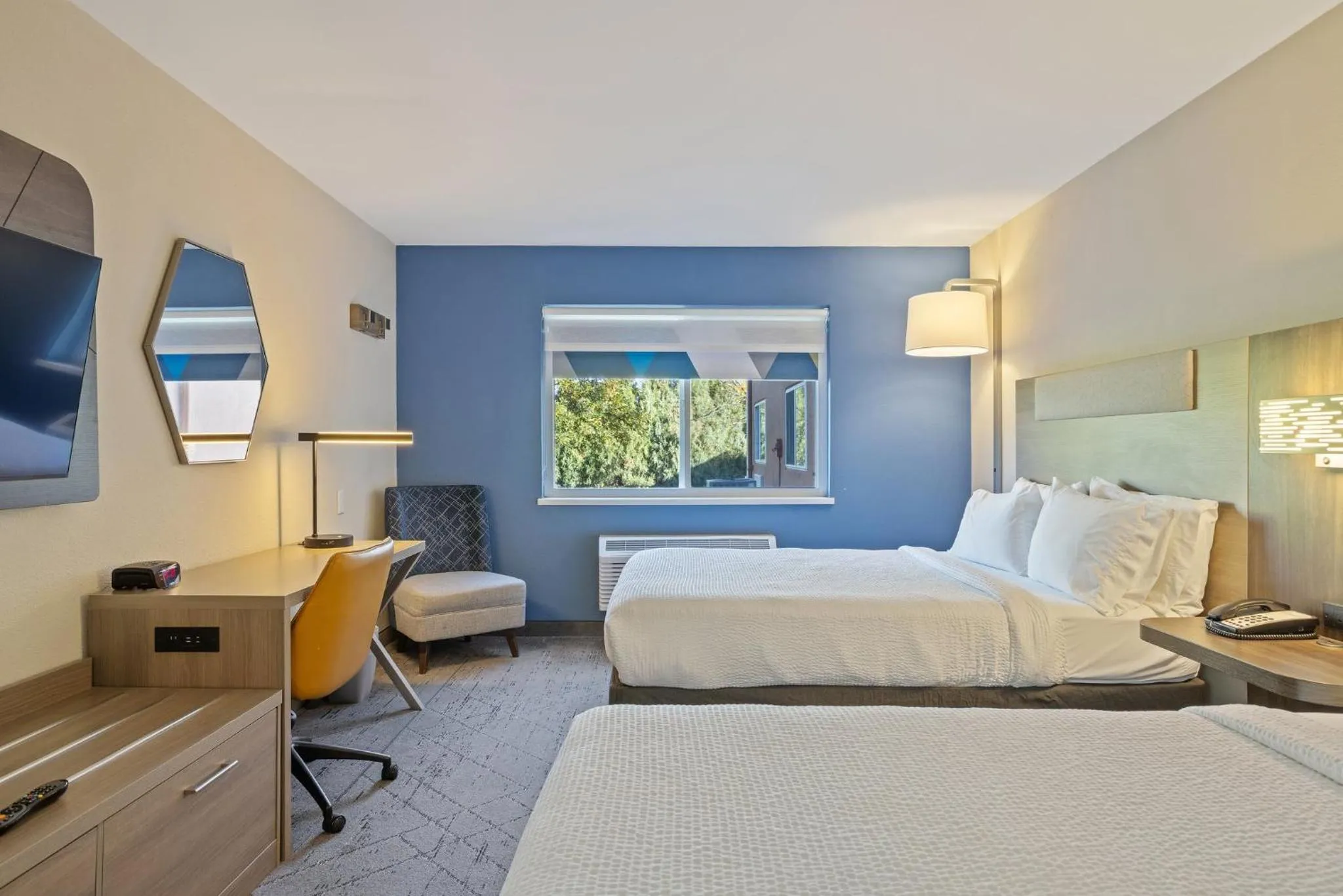 Photo of the whole room, Bed in Holiday Inn Express Hotel & Suites Torrington by IHG