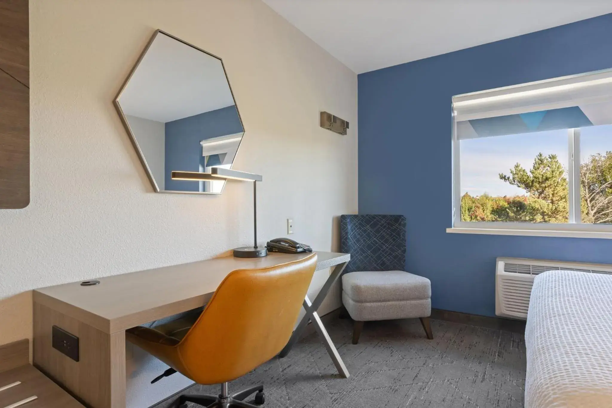Standard King Room in Holiday Inn Express Hotel & Suites Torrington by IHG Standard King Room in Holiday Inn Express Hotel & Suites Torrington by IHG