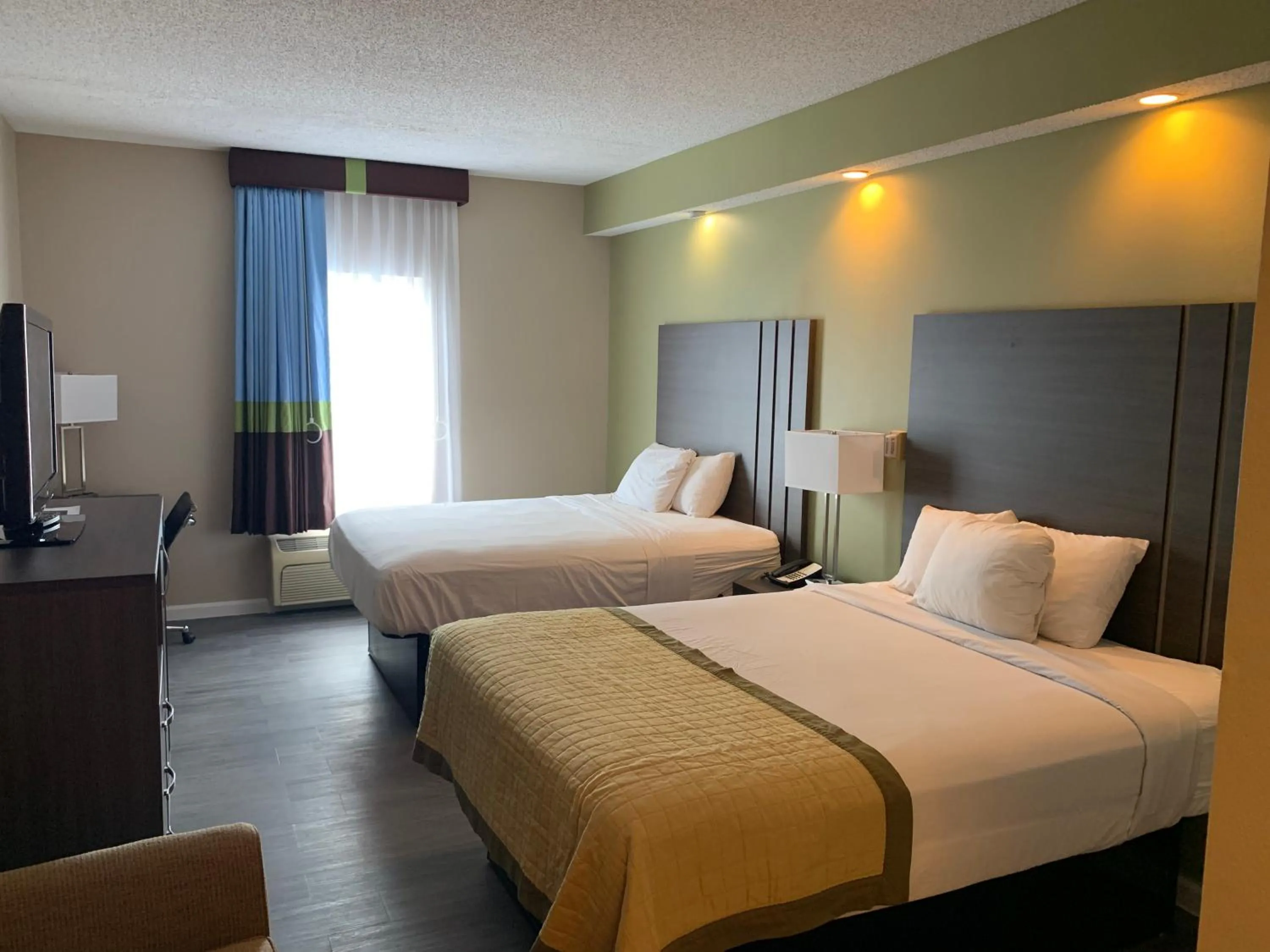 Photo of the whole room, Bed in Ormond Beach Inn