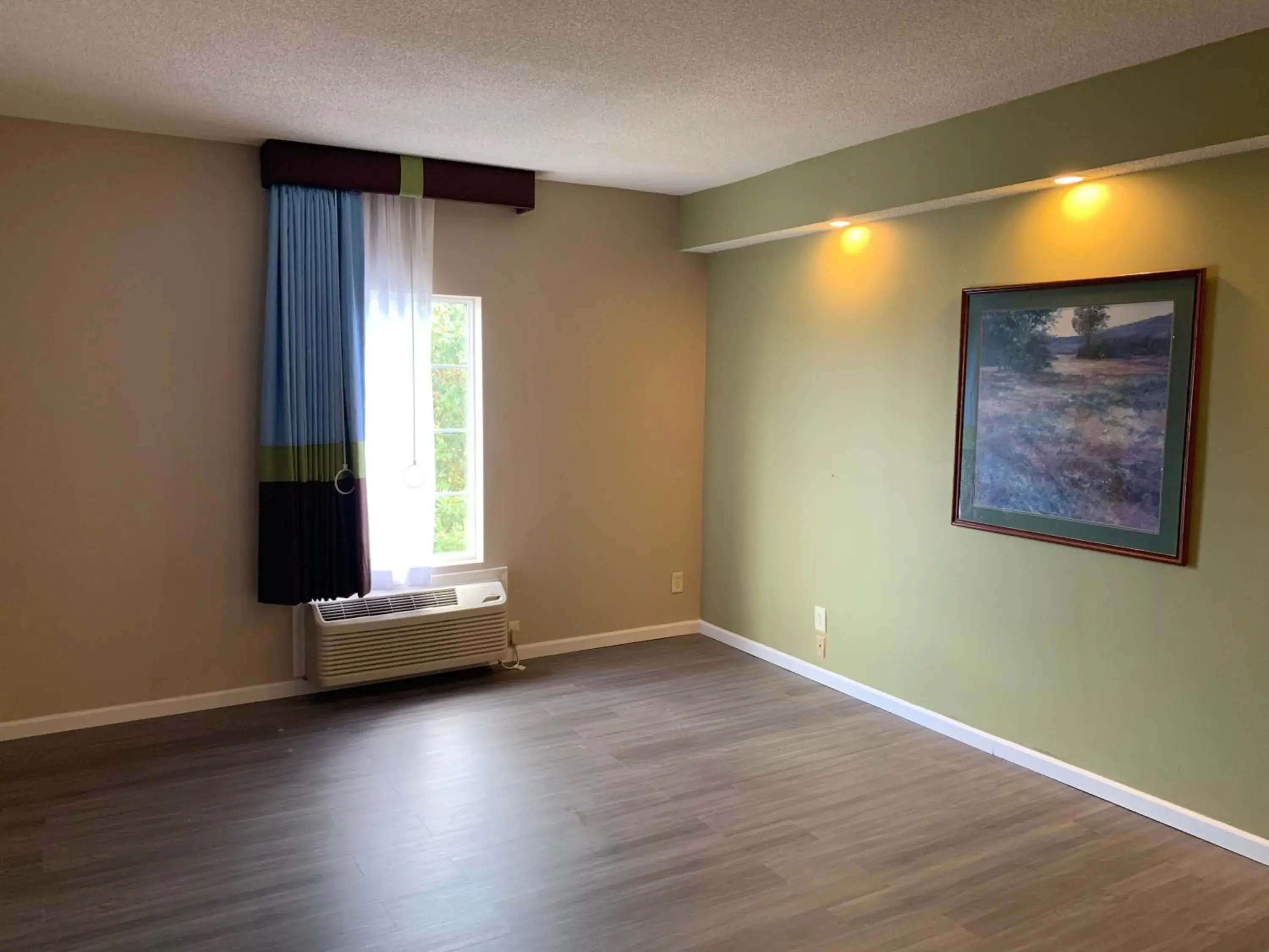 Bedroom in Ormond Beach Inn Bedroom in Ormond Beach Inn