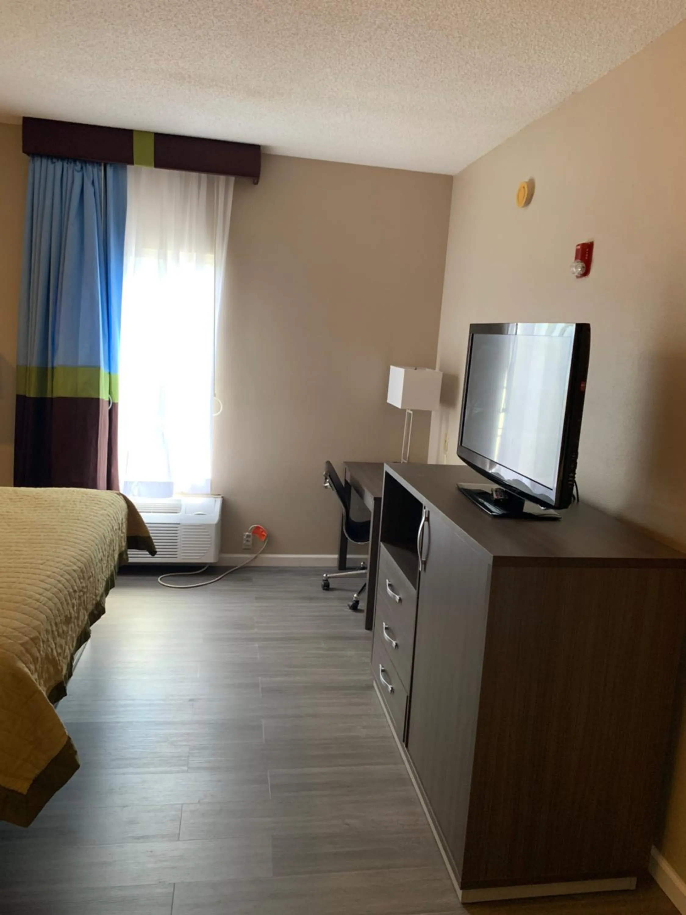 Evening entertainment, Bed in Ormond Beach Inn