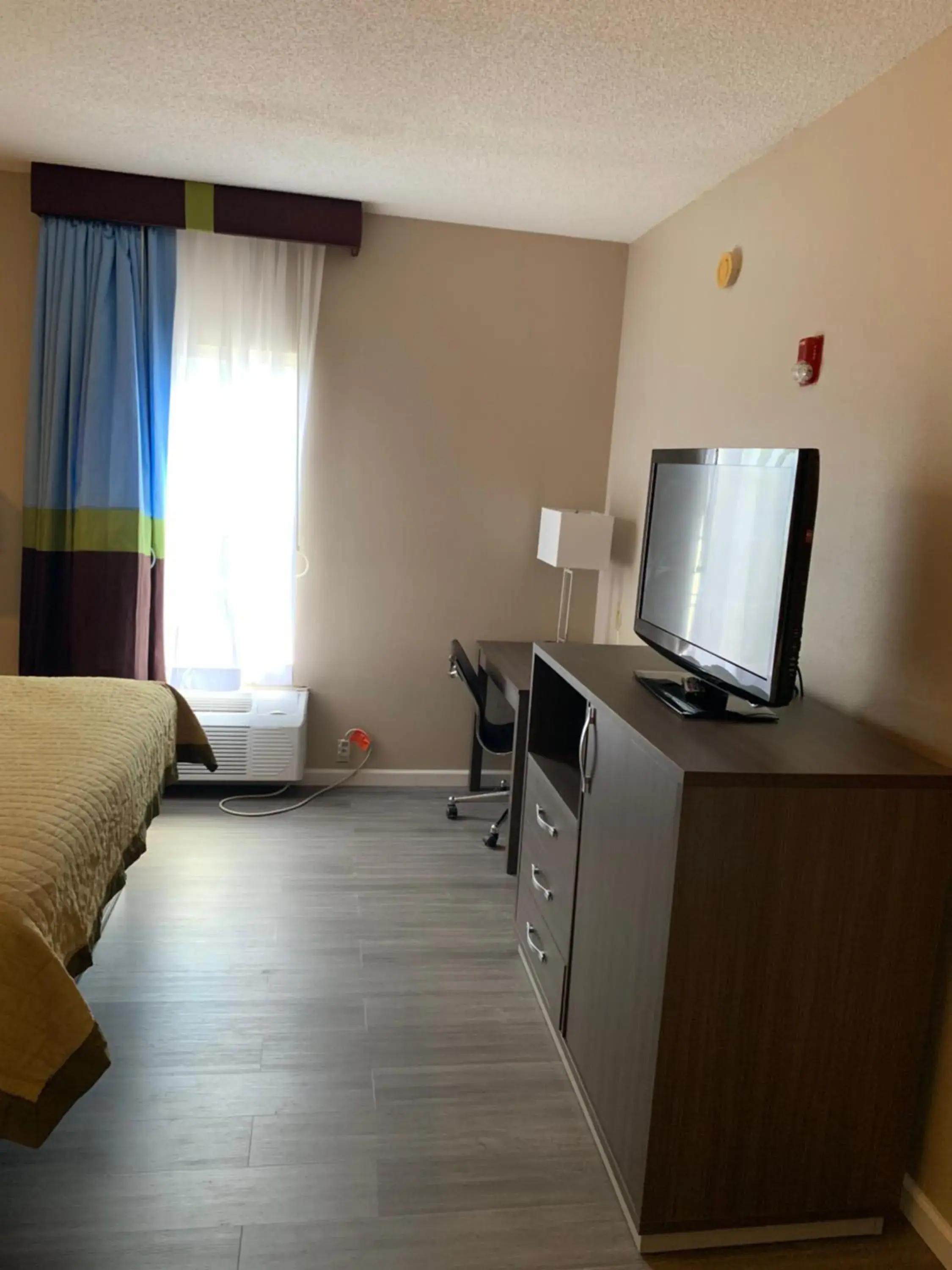 Evening entertainment, Bed in Ormond Beach Inn Evening entertainment, Bed in Ormond Beach Inn