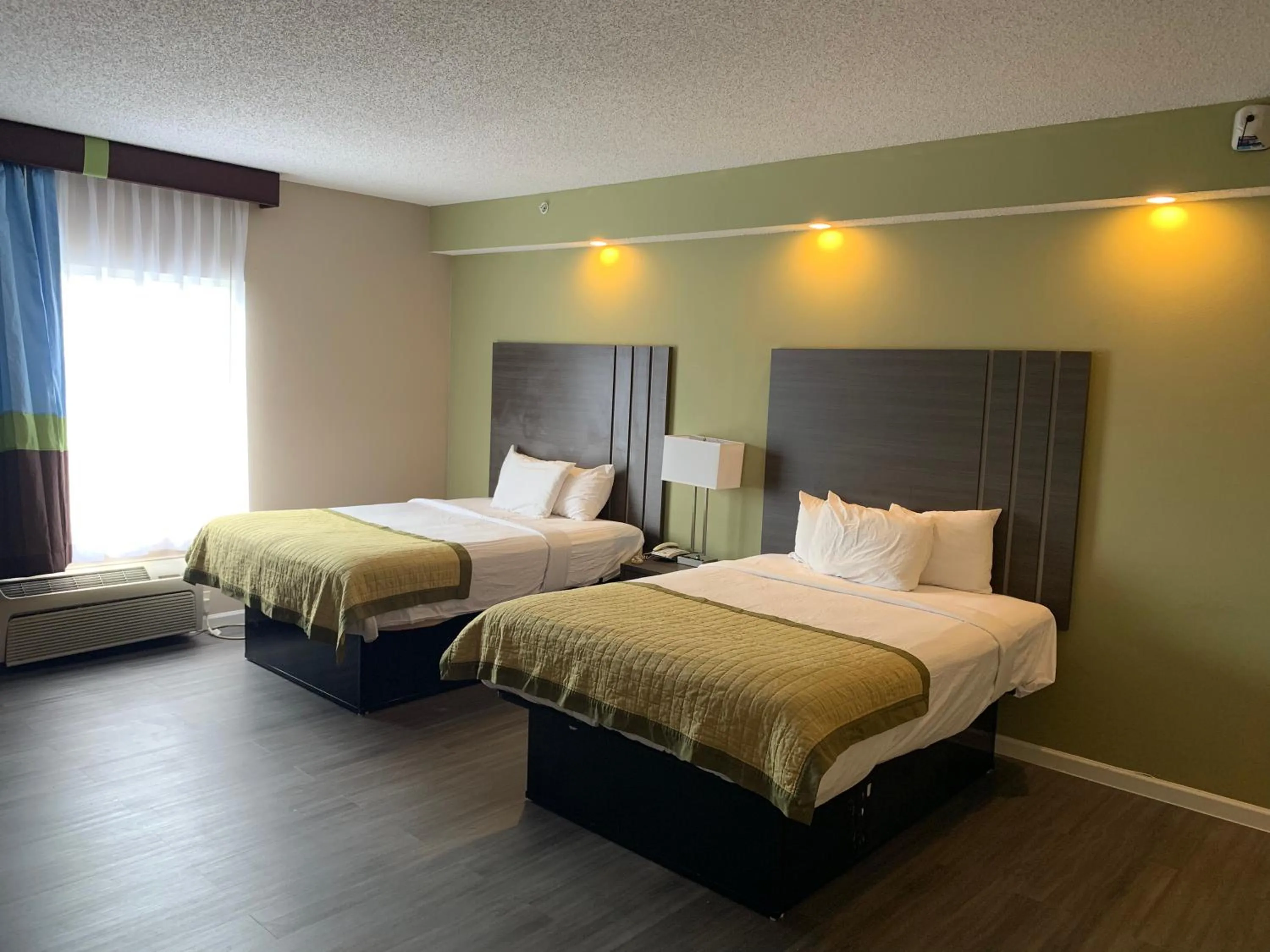 Photo of the whole room, Bed in Ormond Beach Inn