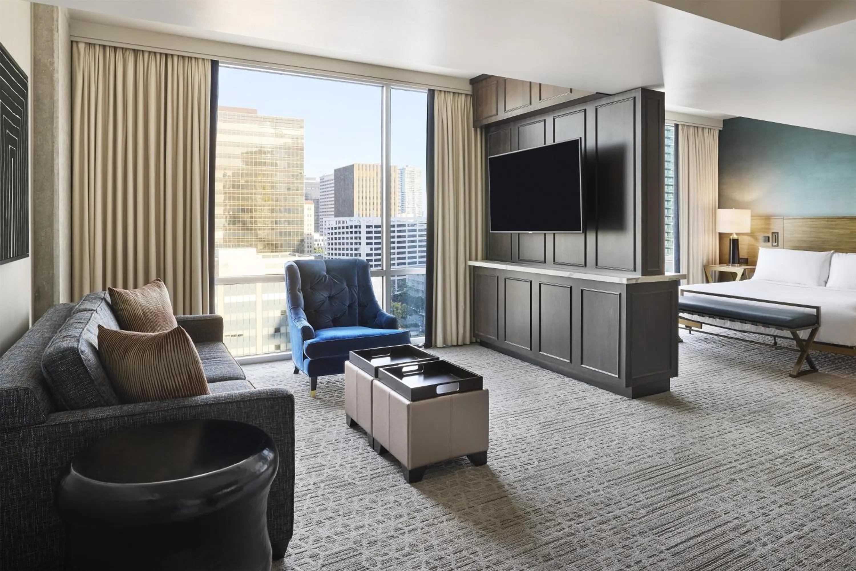 Living room in Carte Hotel San Diego Downtown, Curio Collection By Hilton