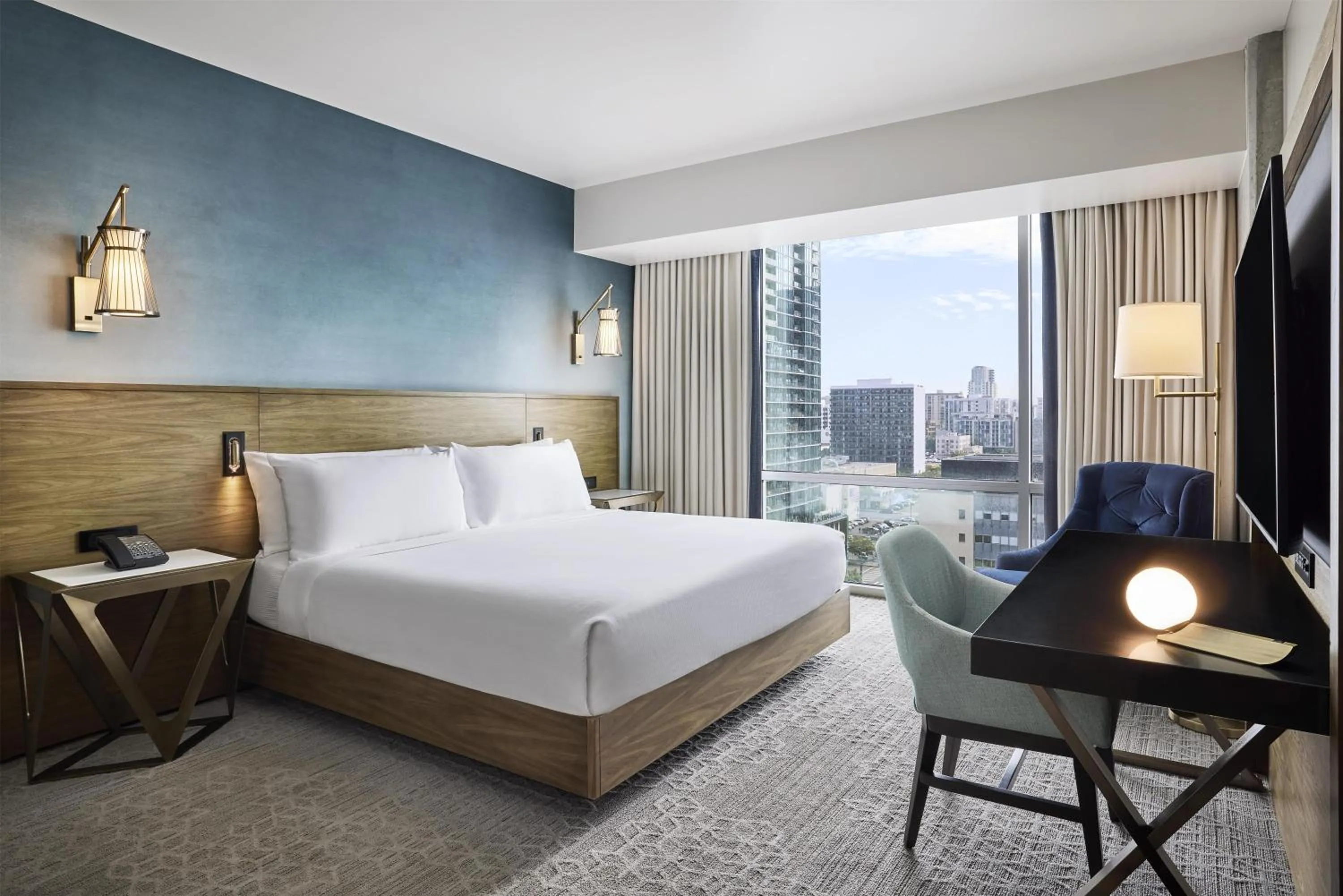 Bed in Carte Hotel San Diego Downtown, Curio Collection By Hilton