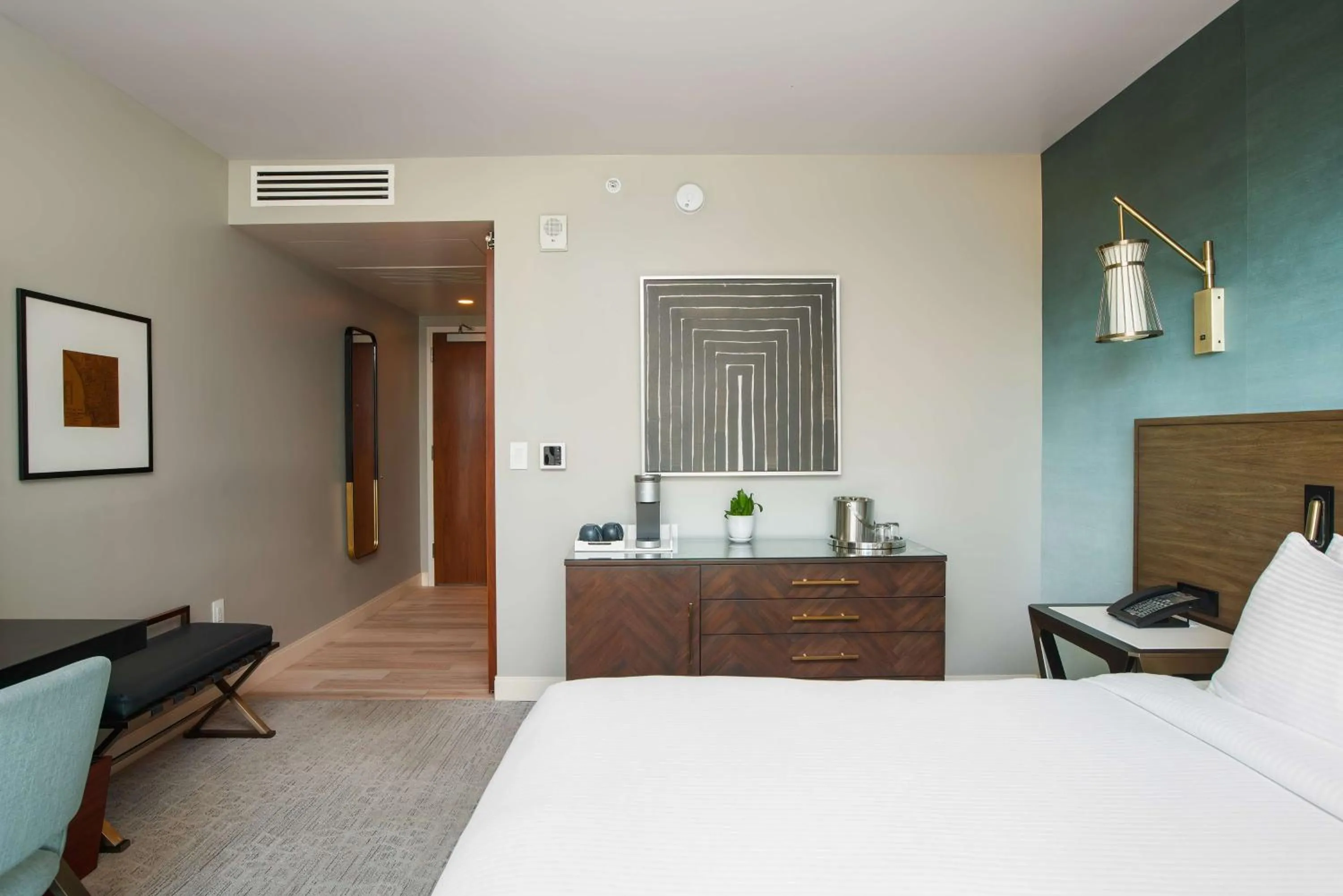 Bed in Carte Hotel San Diego Downtown, Curio Collection By Hilton