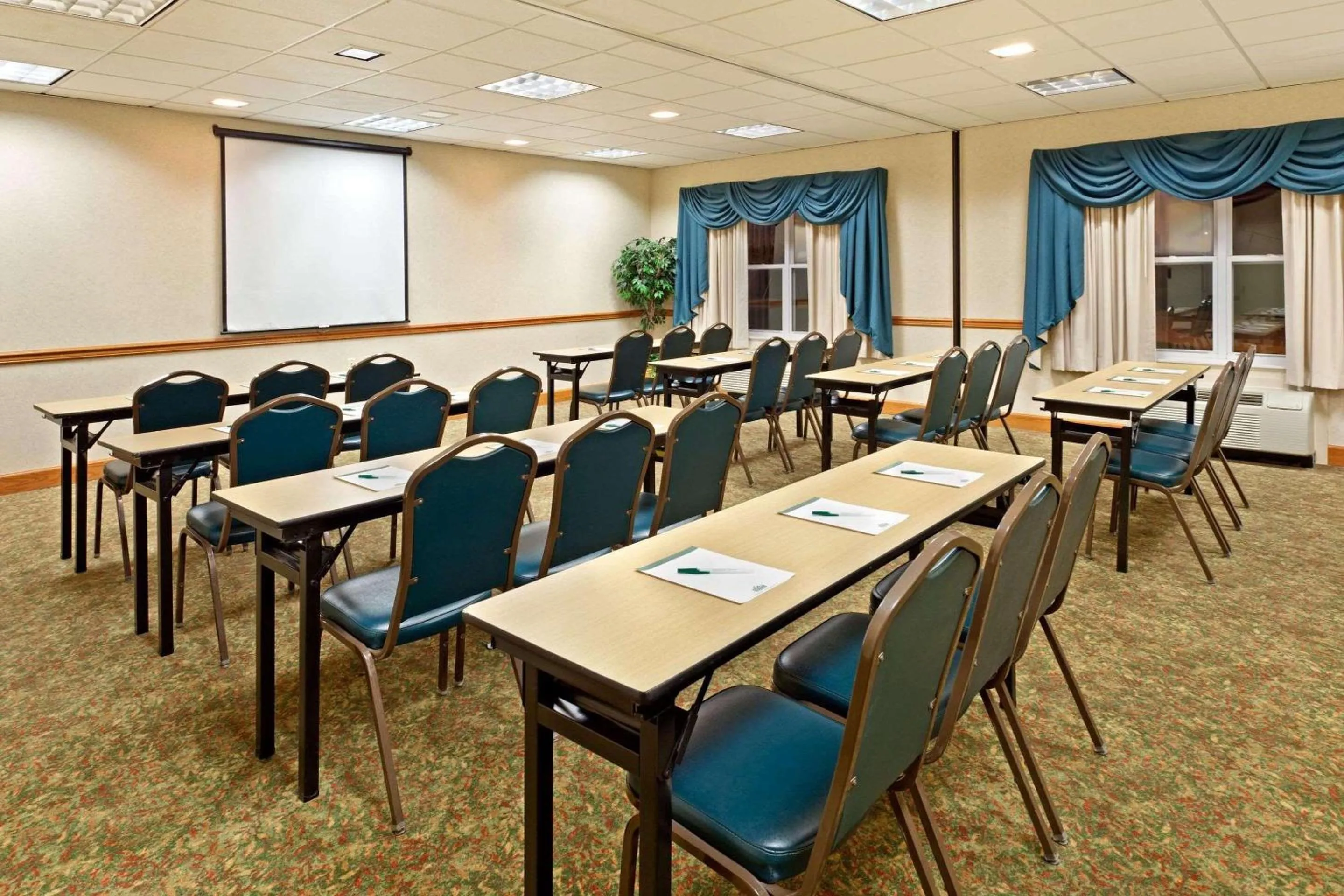 Meeting/conference room in Country Inn & Suites by Radisson, York, PA