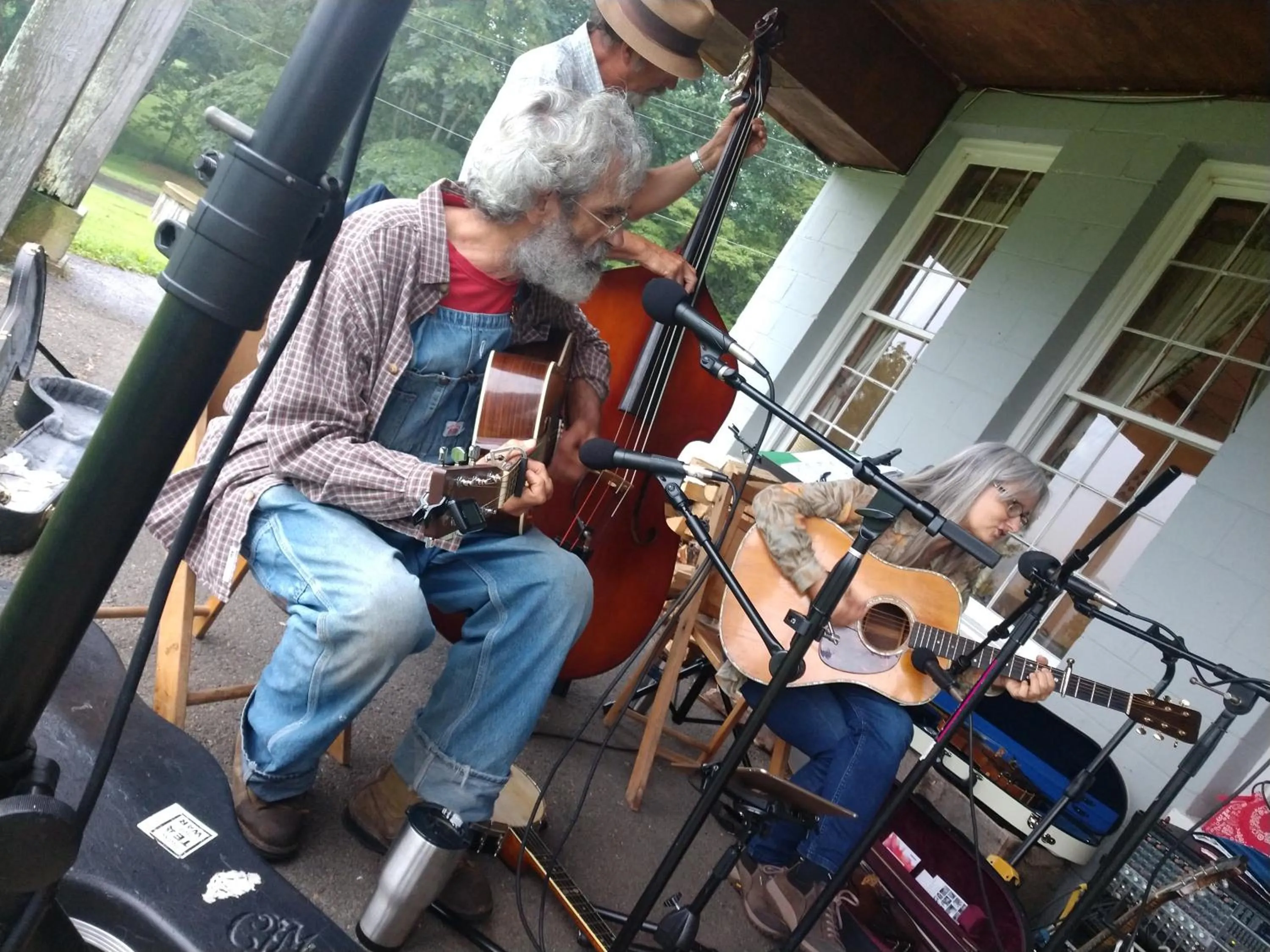 Evening entertainment in Graves Mountain Farm & Lodges