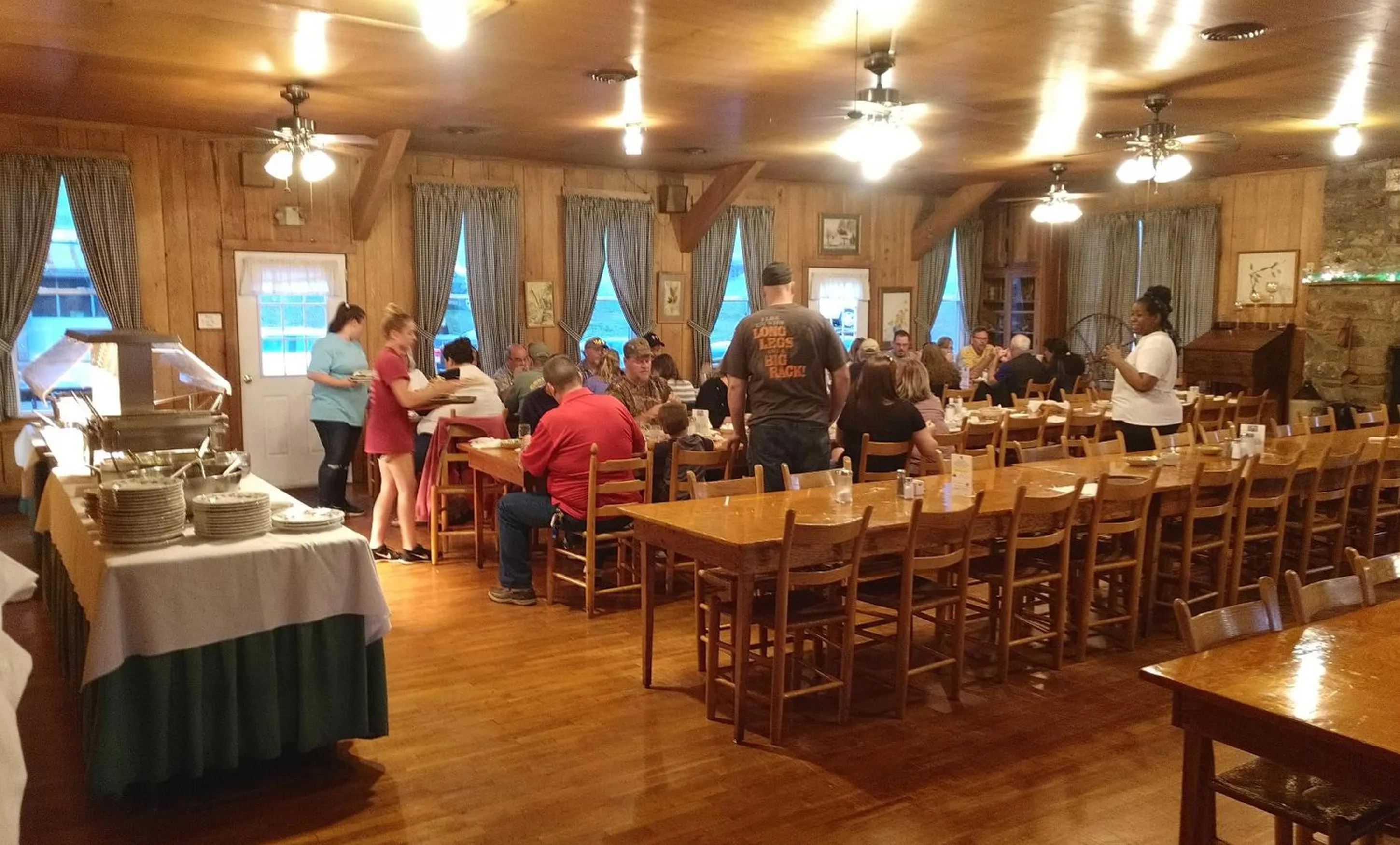 Restaurant/places to eat in Graves Mountain Farm & Lodges