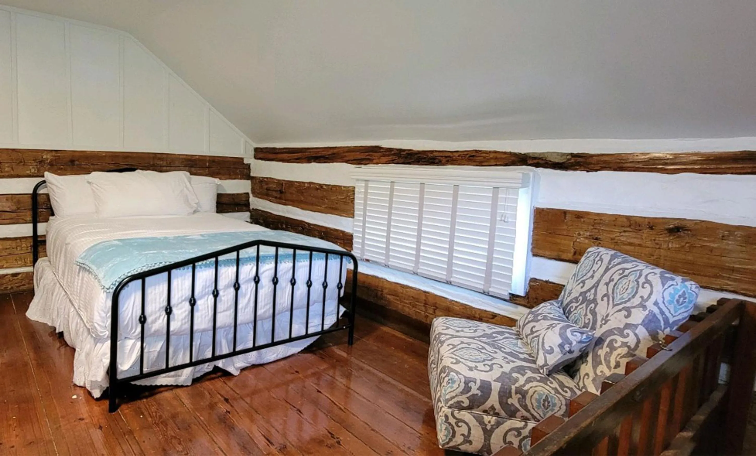 Bed in Graves Mountain Farm & Lodges