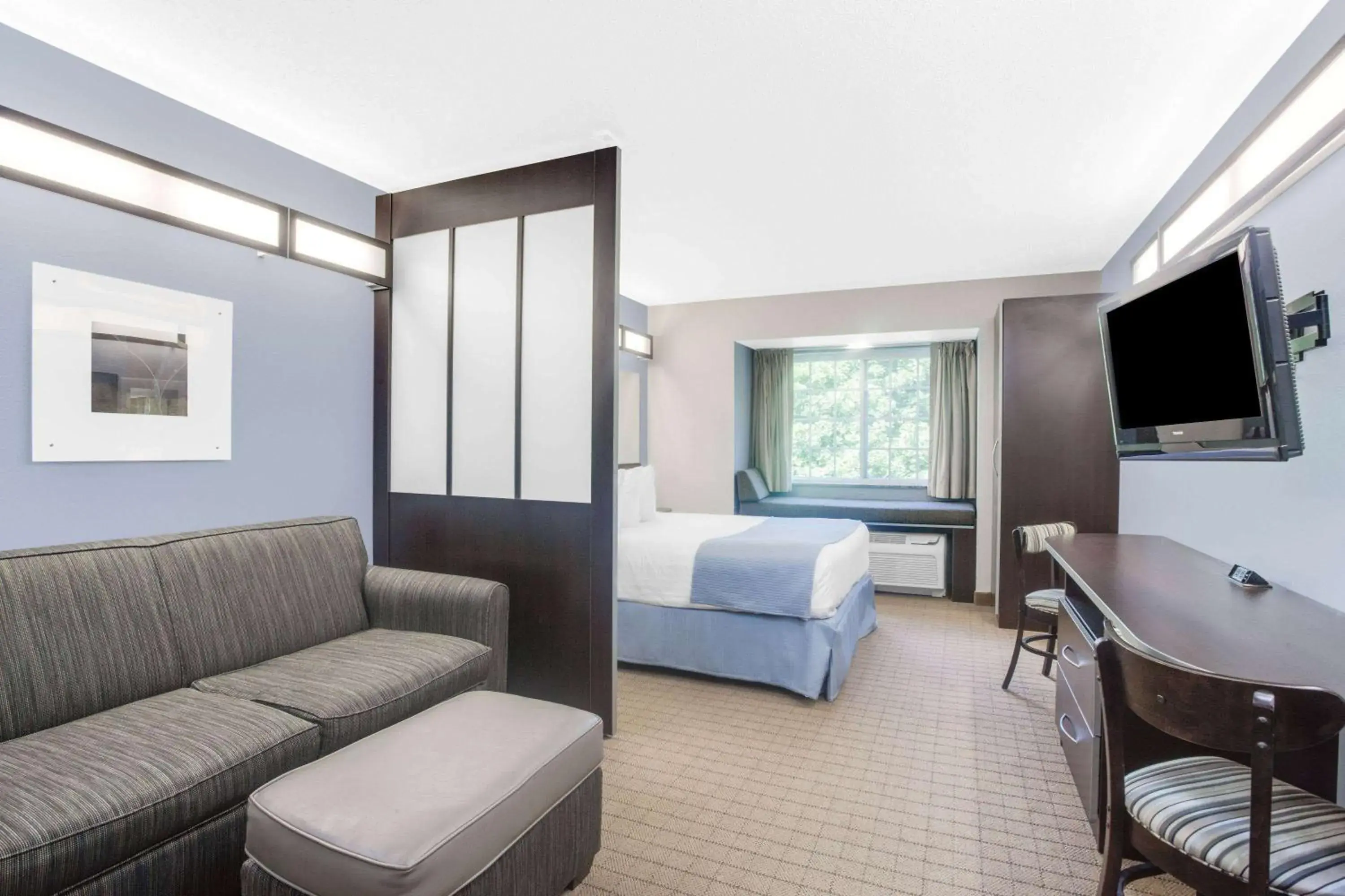 Photo of the whole room, Bed in Microtel Inn & Suites Bath Photo of the whole room, Bed in Microtel Inn & Suites Bath