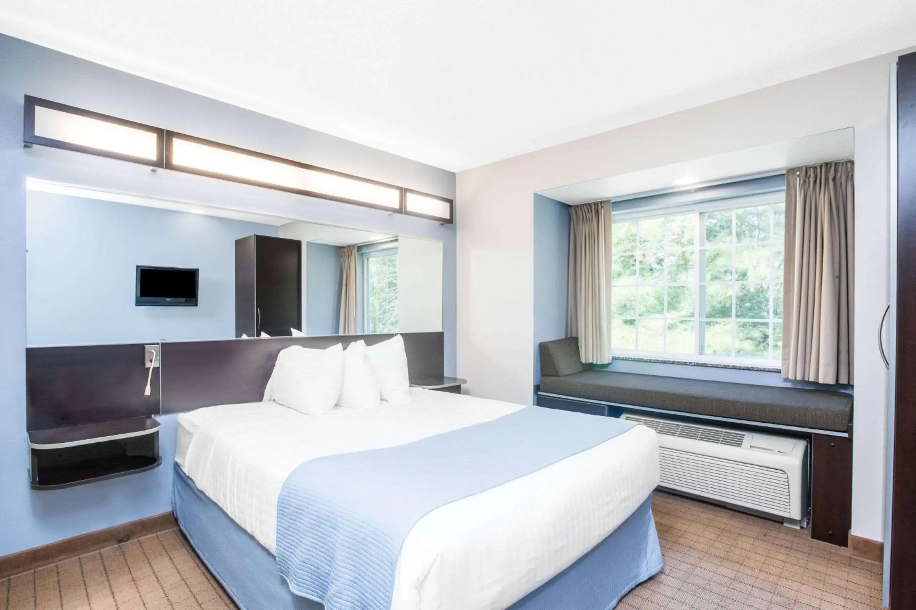 Photo of the whole room, Bed in Microtel Inn & Suites Bath Photo of the whole room, Bed in Microtel Inn & Suites Bath