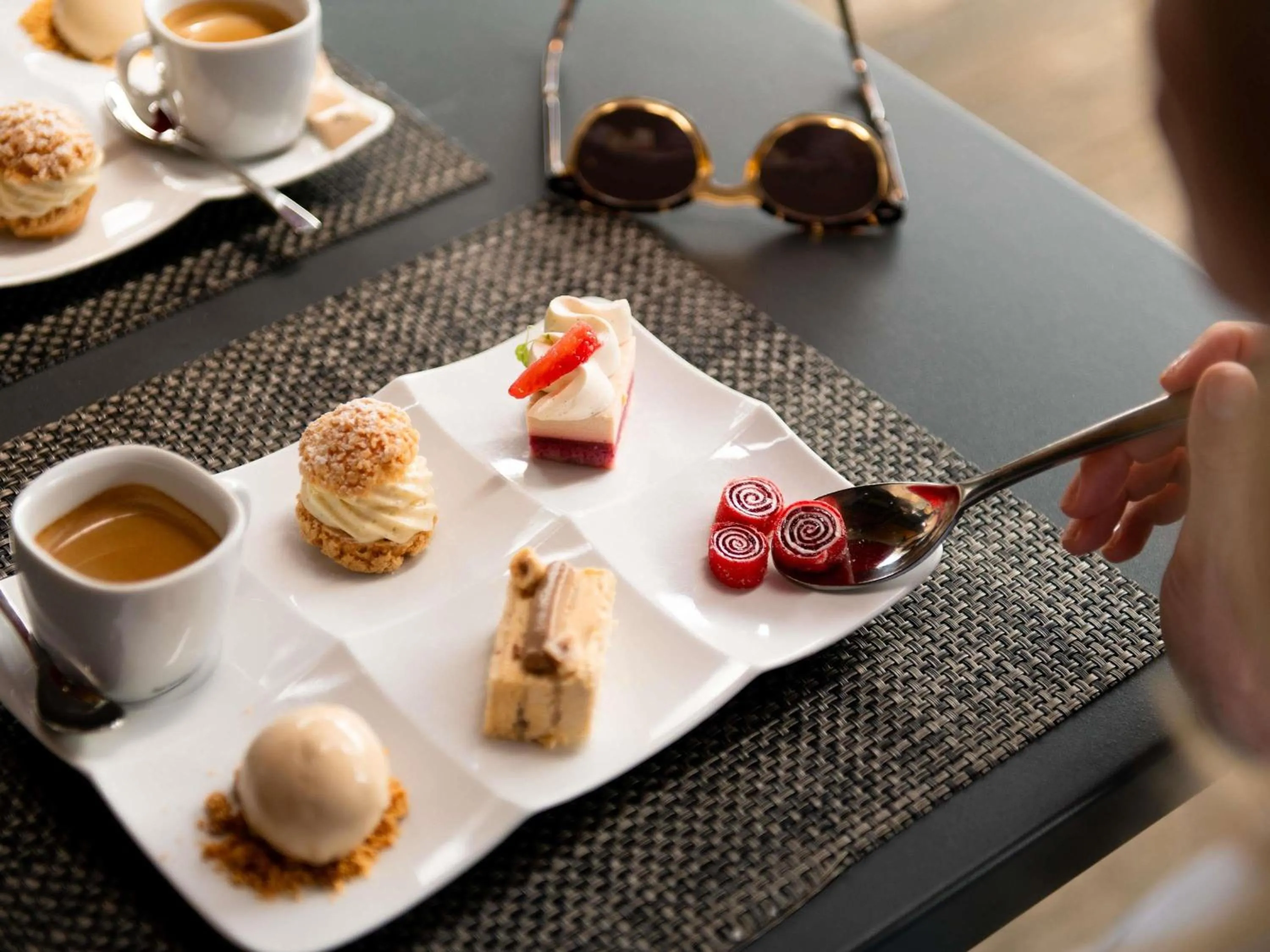 Lounge or bar in Parc Beaumont Hôtel & Spa Pau - MGallery Collection