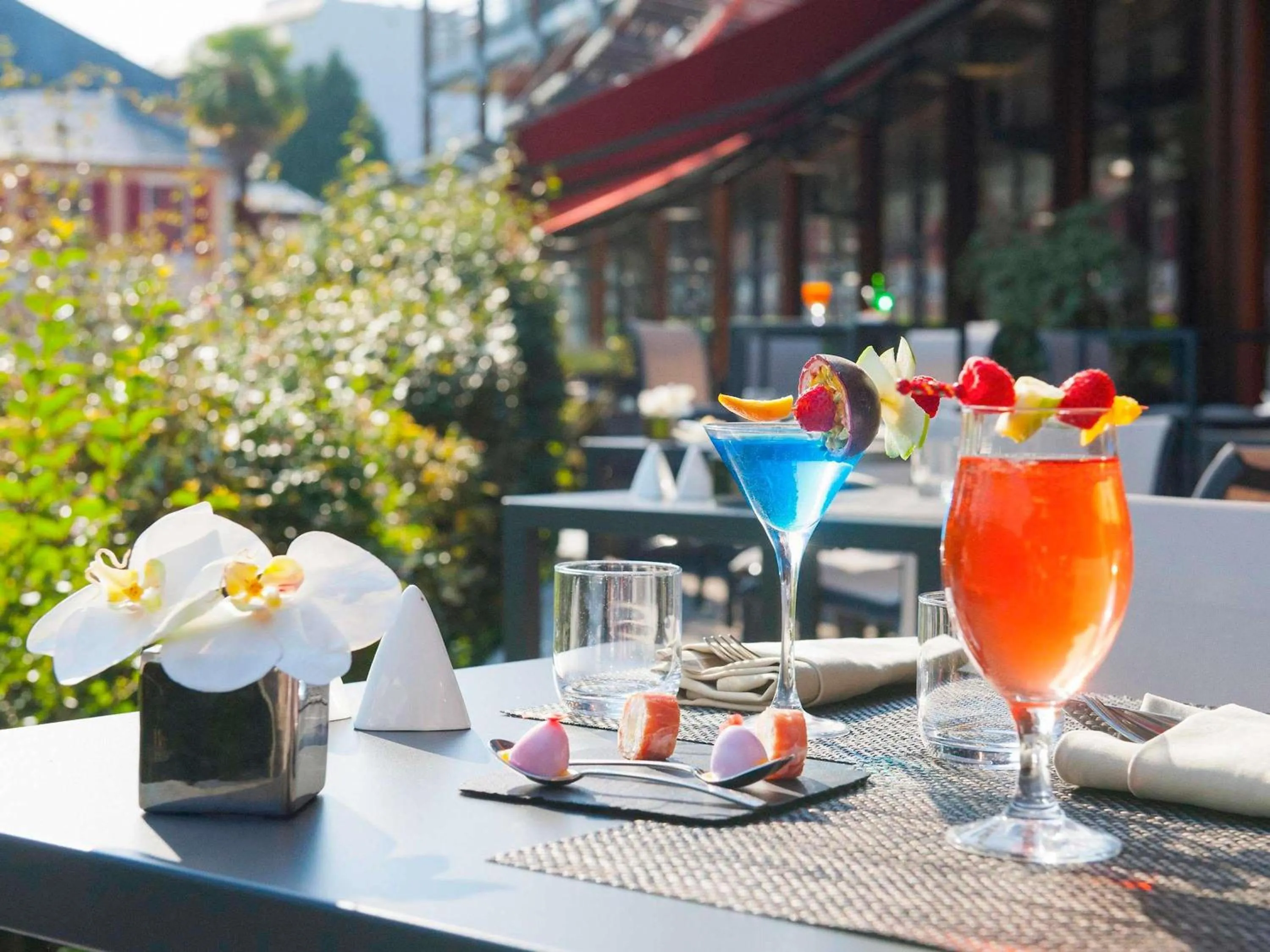 Lounge or bar in Parc Beaumont Hôtel & Spa Pau - MGallery Collection